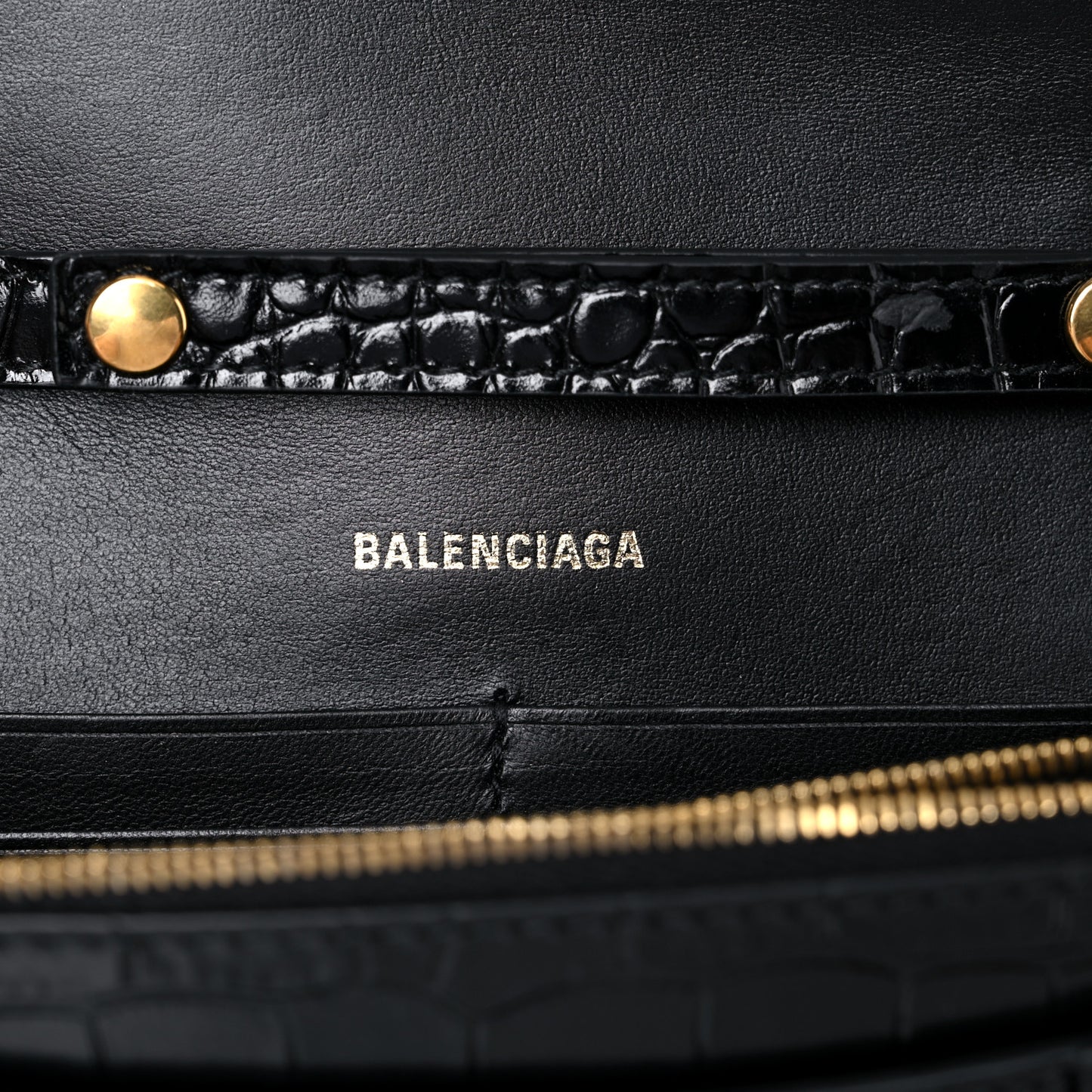 Shiny Calfskin Crocodile Embossed Hourglass Chain Bag Black