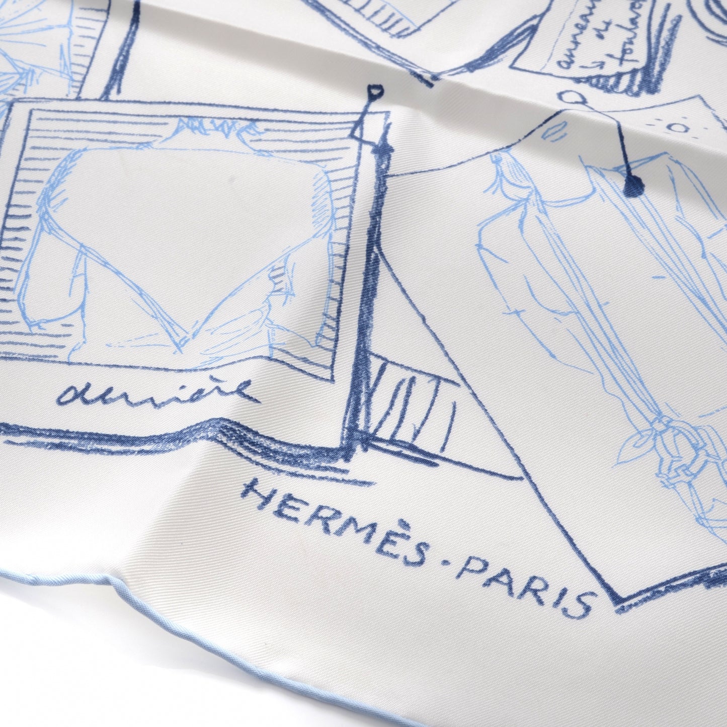 Silk Instructions Sur L'Art de Nouer et Porter Votre Carre Scarf 70