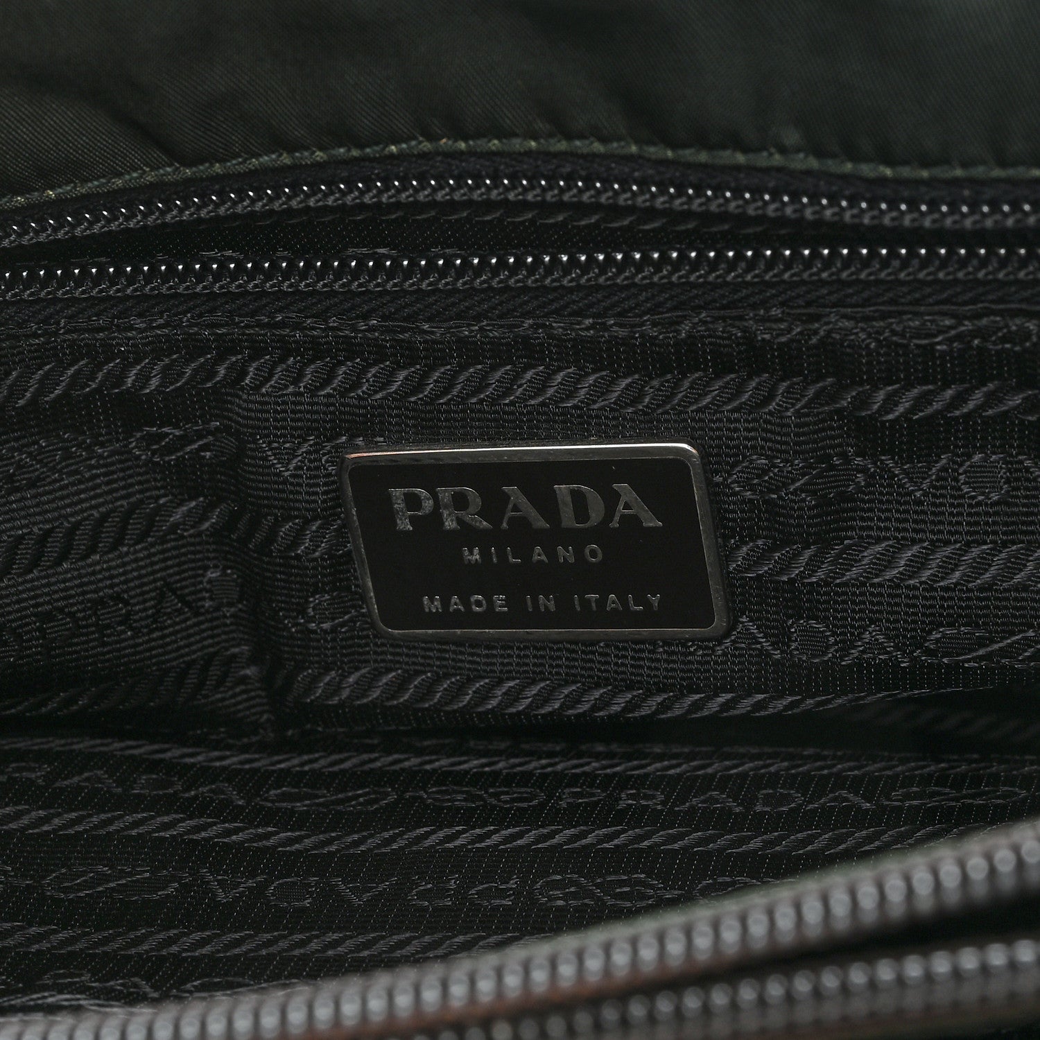 Prada Tessuto Nylon City Tote Bottiglia 6 of 10
