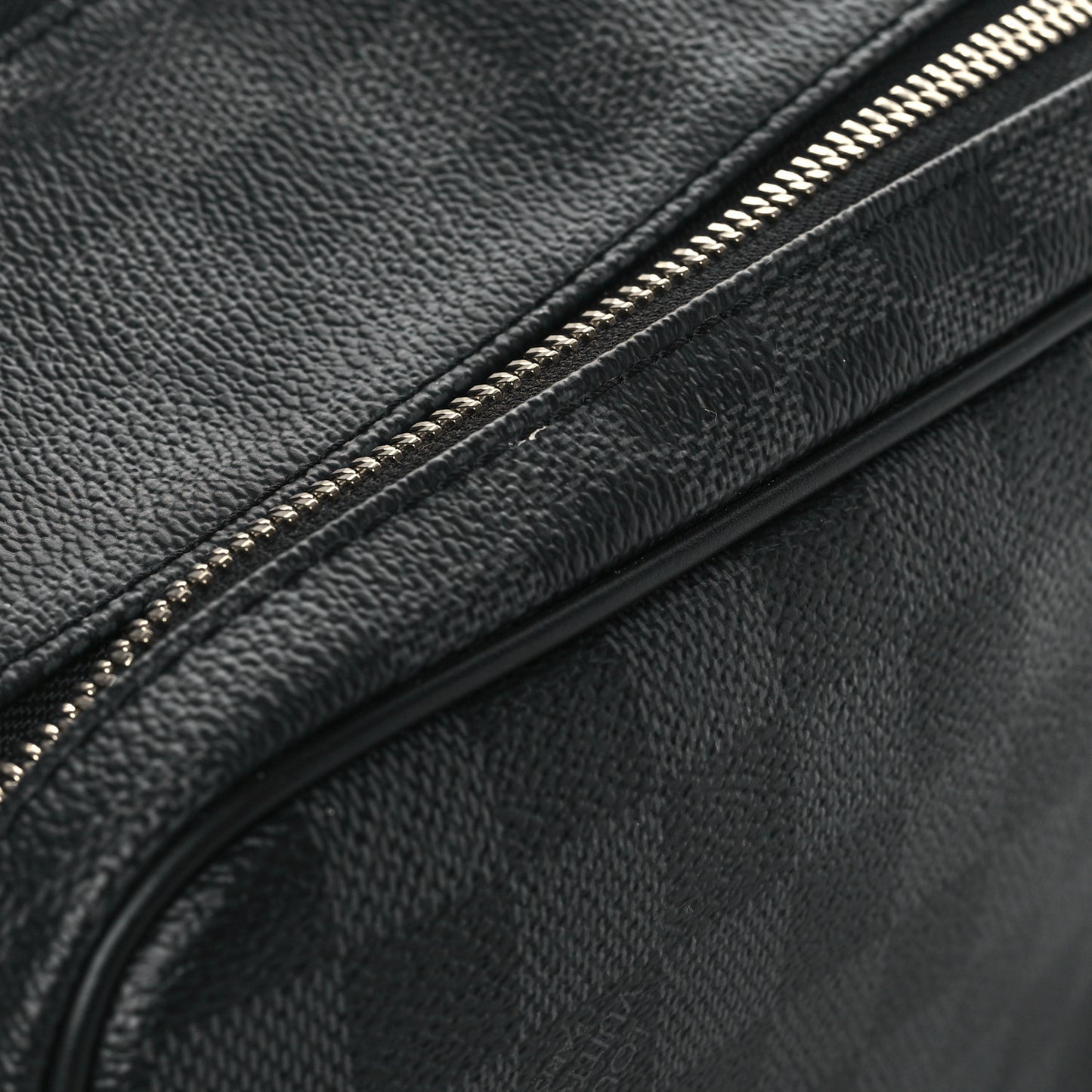 Damier Graphite Dopp Kit Toilet Pouch