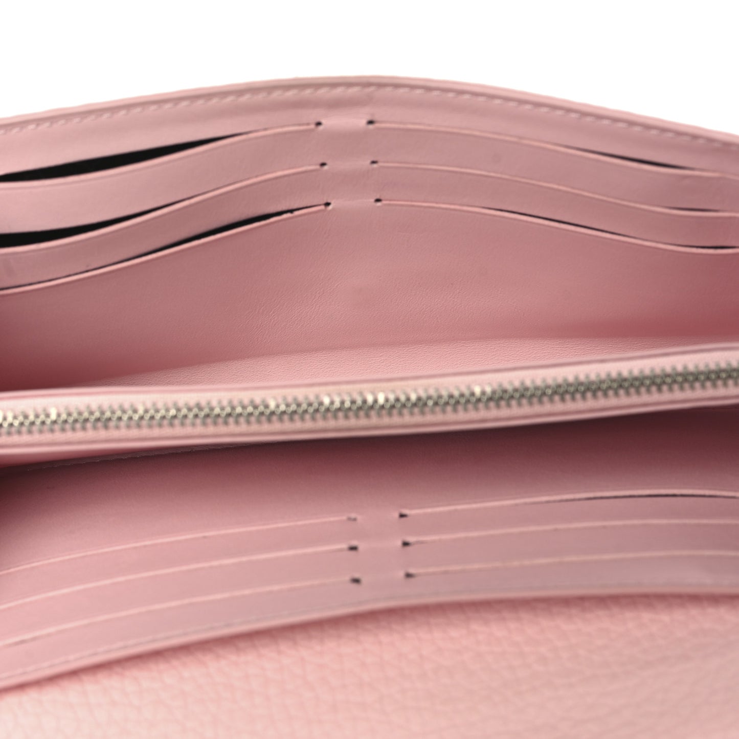 Taurillon Capucines Wallet Magnolia