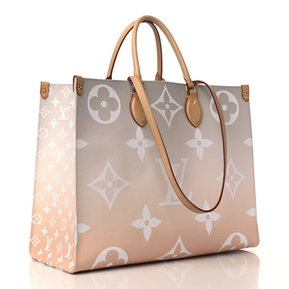 Louis Vuitton Monogram Giant By The Pool Onthego GM Brume 3 of 9