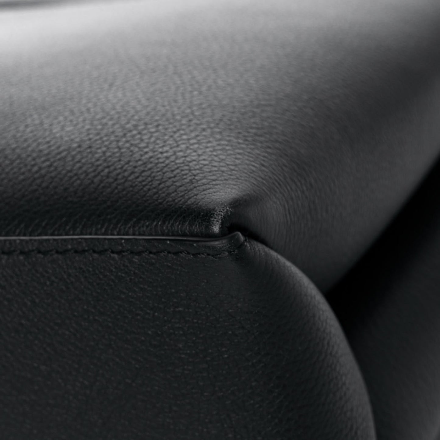 Soft Calfskin My Lockme Studs Black