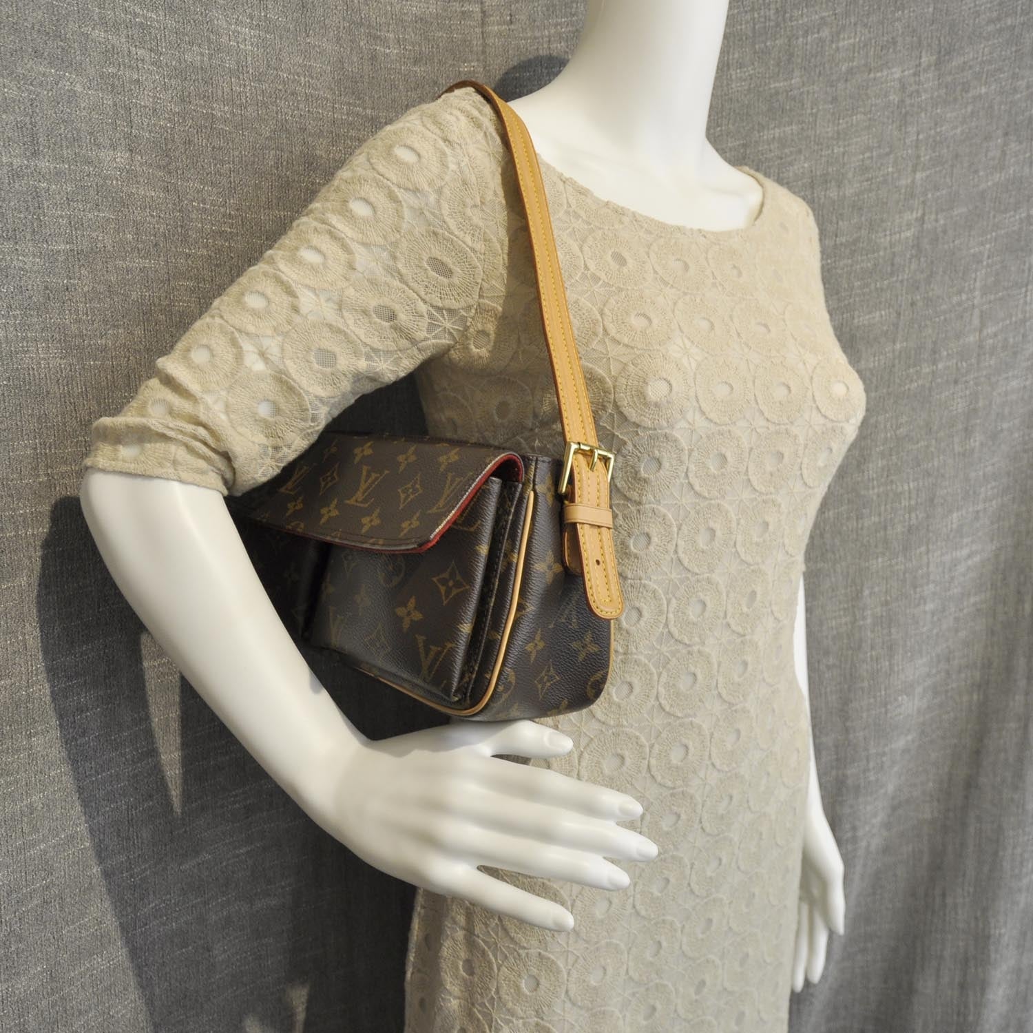 Louis Vuitton Monogram Viva-Cite MM 2 of 8