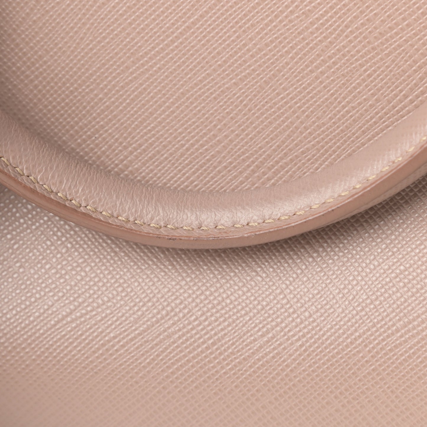 Saffiano Lux Medium Tote Cammeo