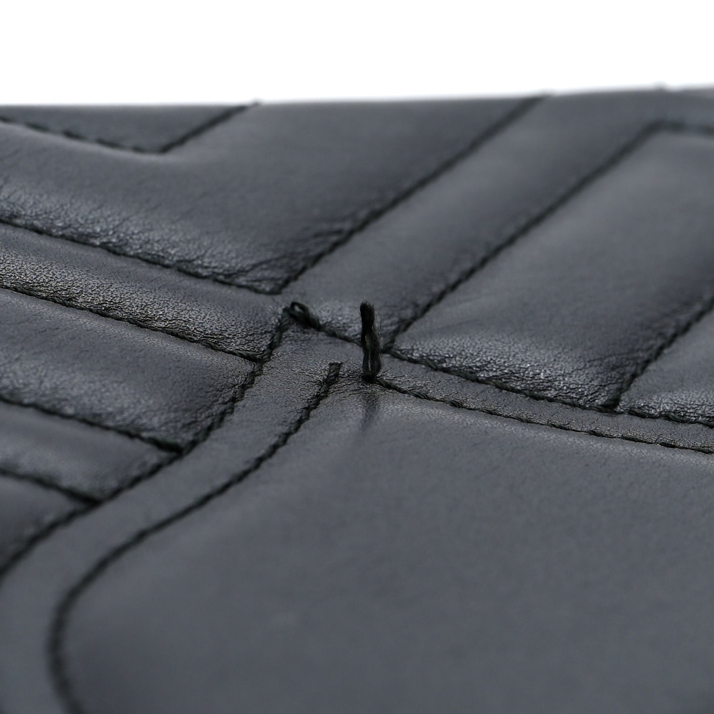 Calfskin Matelasse Chevron Heart GG Marmont Clutch Black