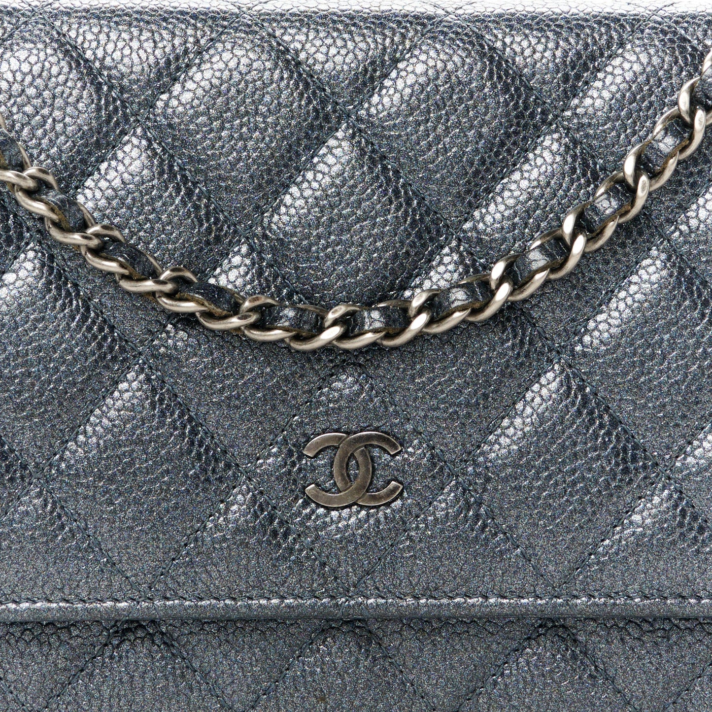 Pearly Caviar Quilted Wallet on Chain WOC Grey