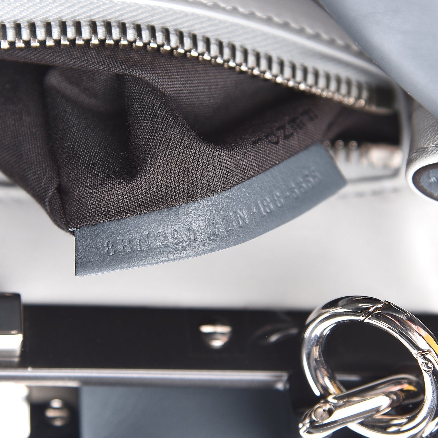 Vitello Seta Shiny Nappa Medium Peekaboo Iconic Satchel Tempesta Grigio Perla