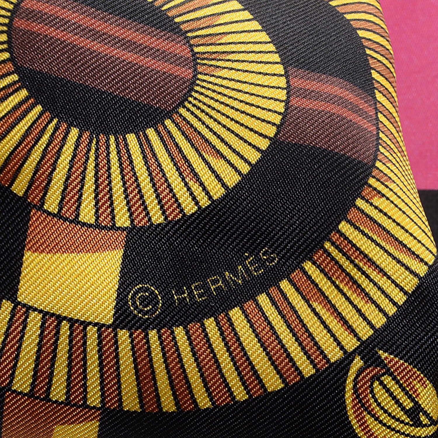 Hermes Silk Eperon D'Or Remix Maxi Twilly Rouge Rose Vif Noir 7 of 8