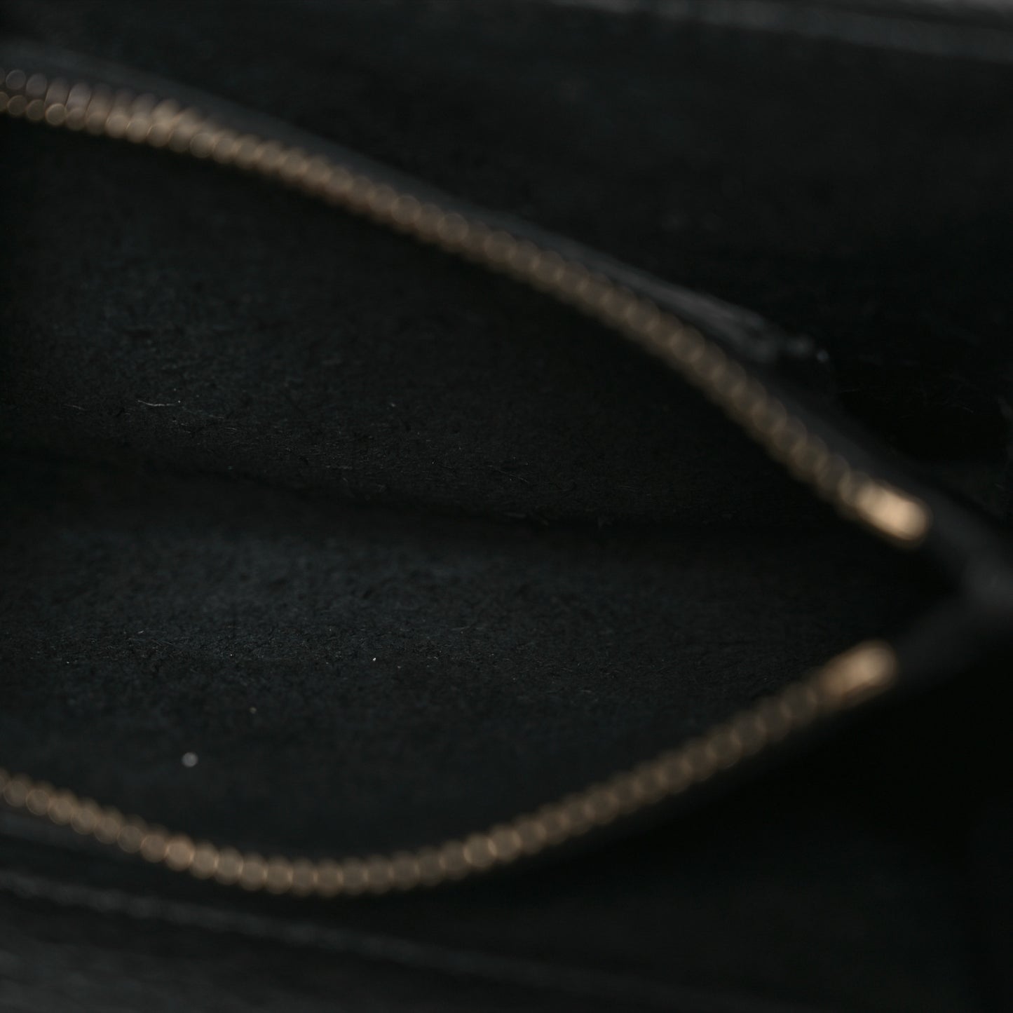 Pebbled Calfskin Rockstud Wallet On Chain Black