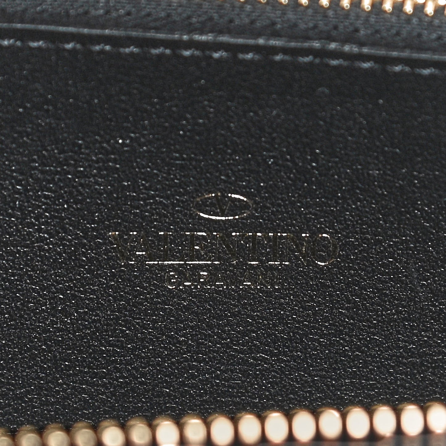 Pebbled Calfskin Rockstud Zip Around Wallet Black