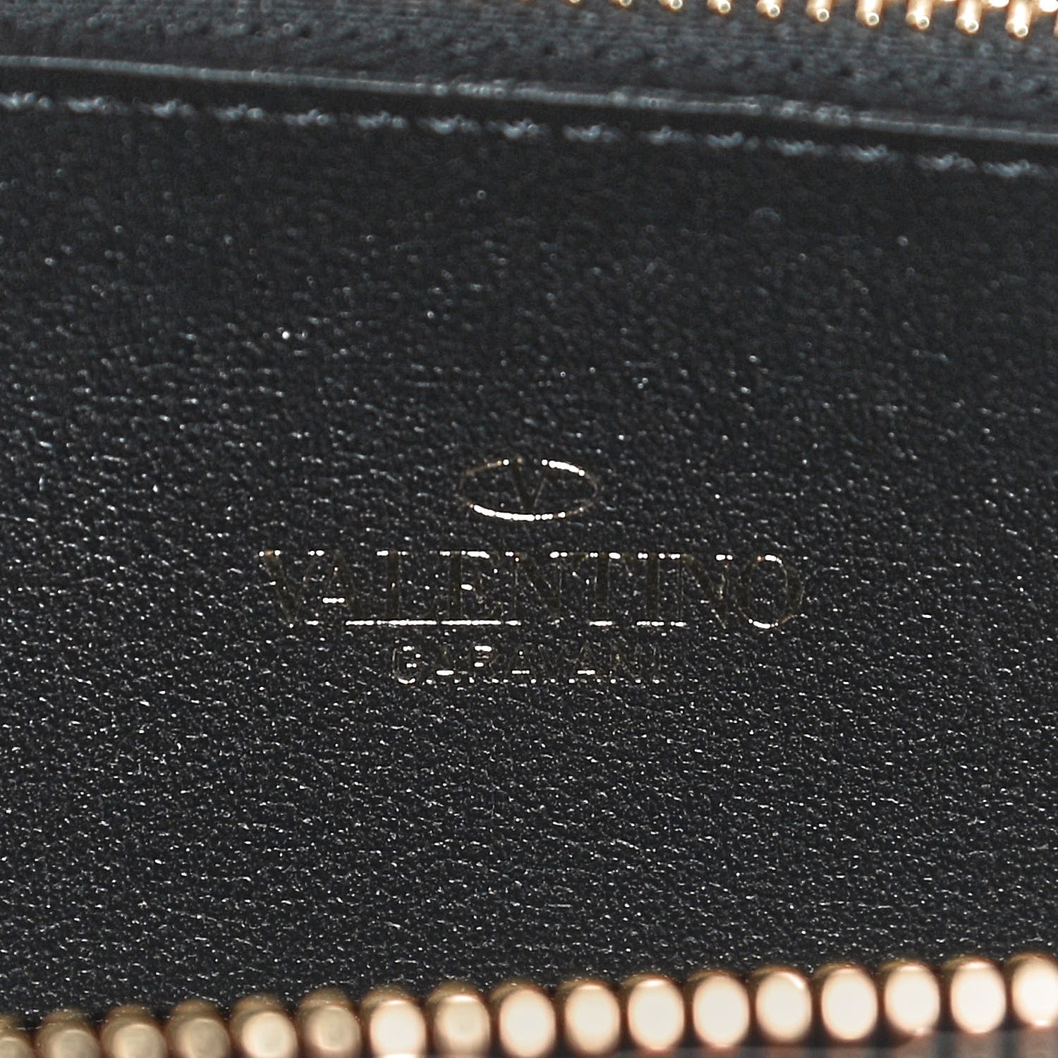 Valentino Garavani Pebbled Calfskin Rockstud Zip Around Wallet Black 6 of 11