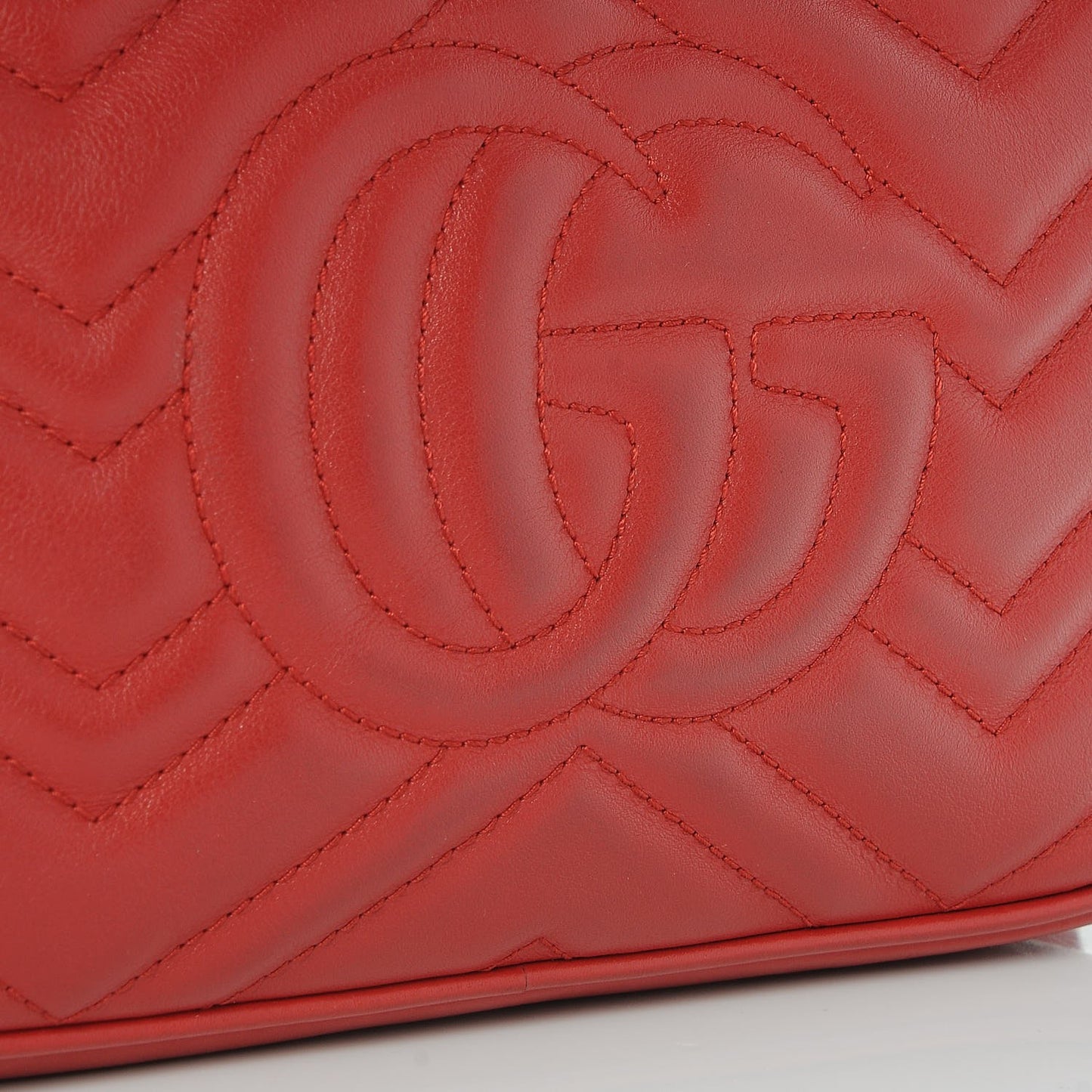 Calfskin Matelasse Small GG Marmont Chain Shoulder Bag Hibiscus Red
