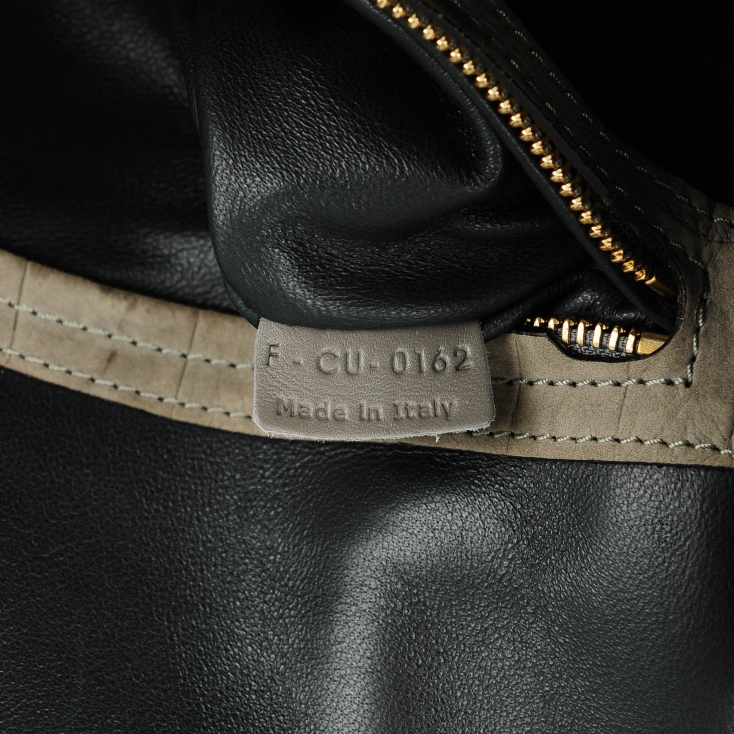 Crocodile Embossed Nubuck Medium Phantom Luggage Grey