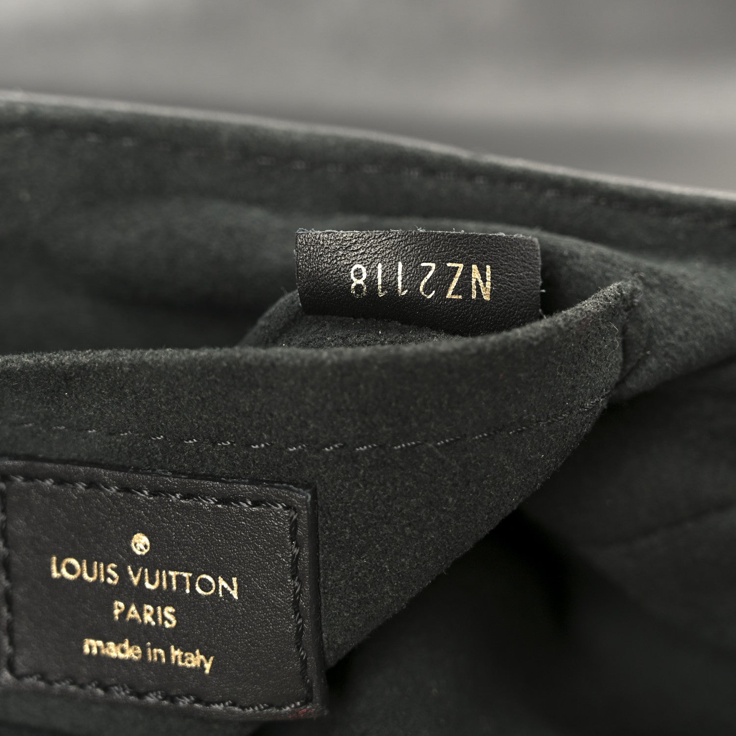 Louis Vuitton Calfskin New Wave Chain PM Black 1847686 – FASHIONPHILE