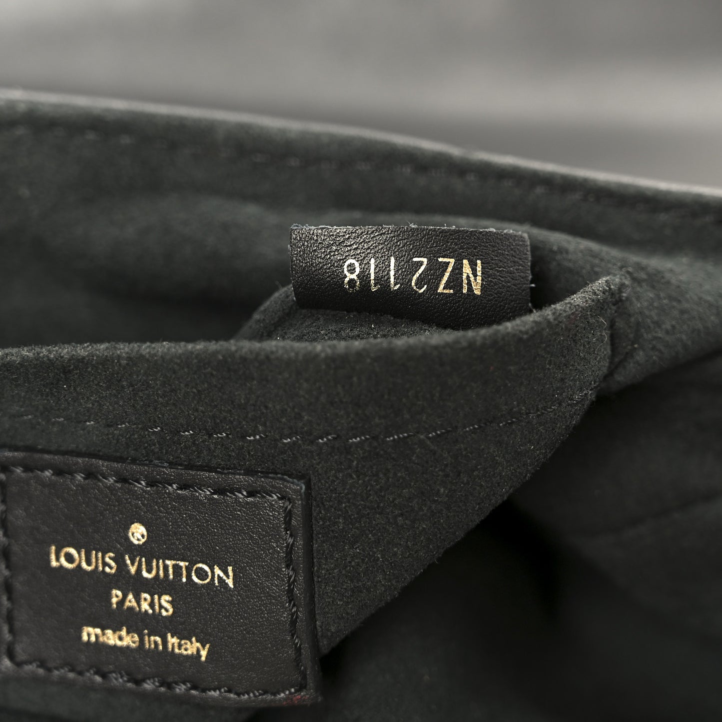 Calfskin New Wave Chain PM Black