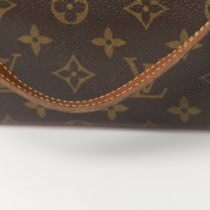 Louis Vuitton Monogram Cabas Mezzo 15 of 16
