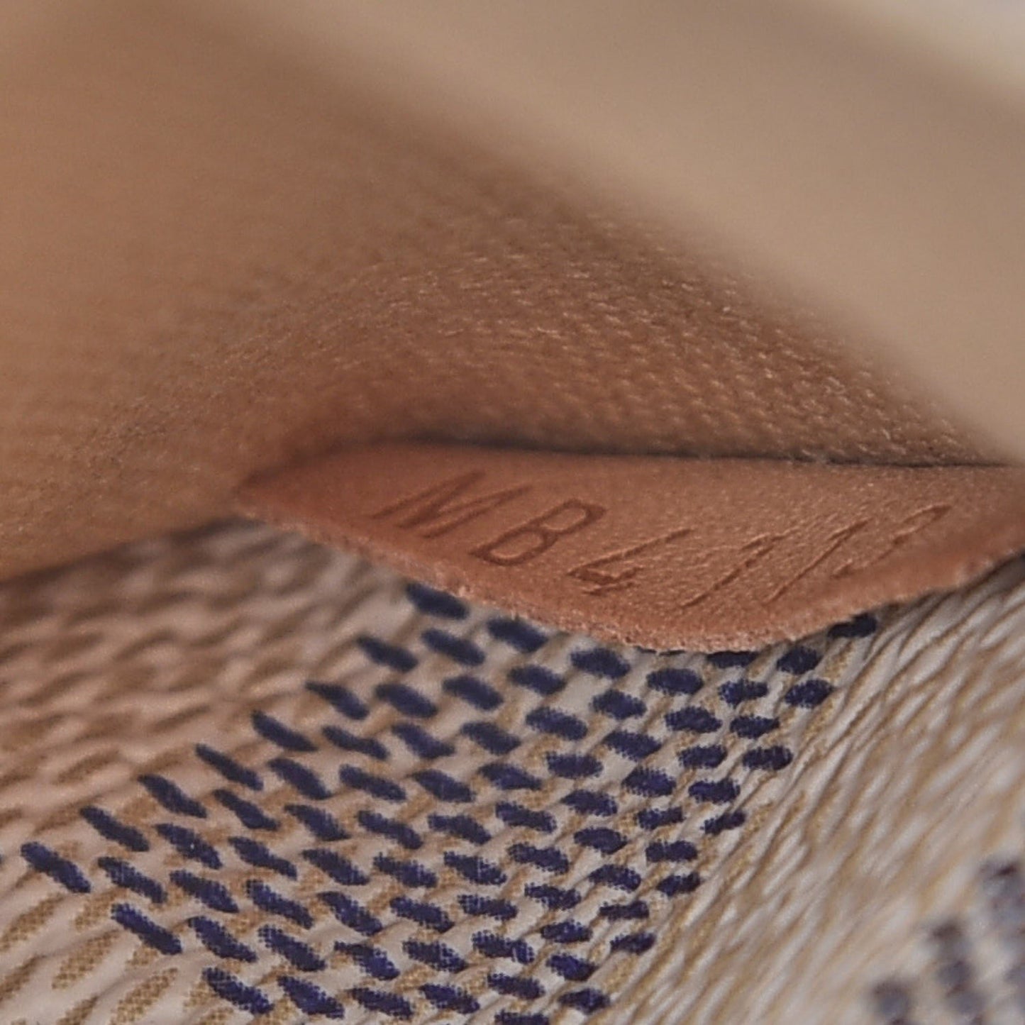 Damier Azur Totally MM