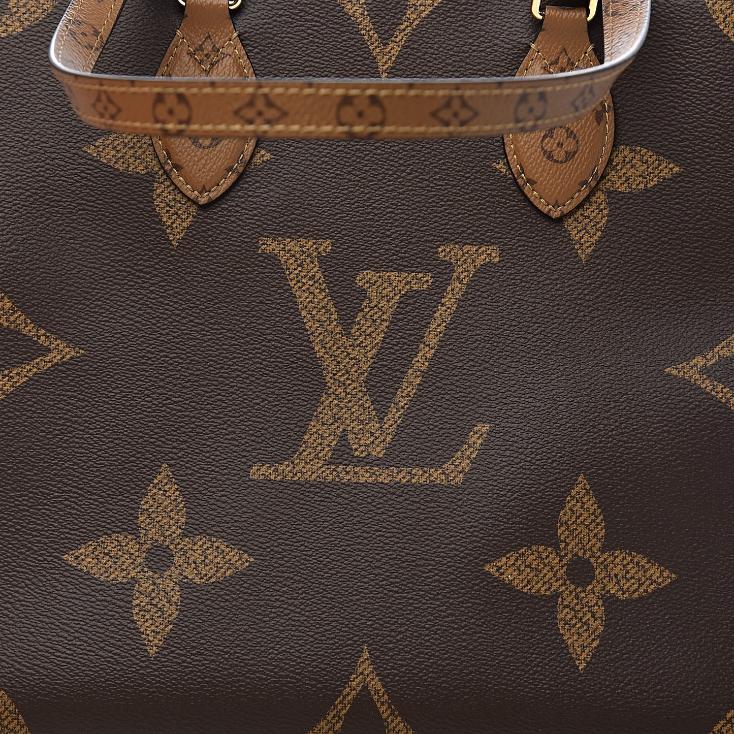 Reverse Monogram Giant Onthego MM