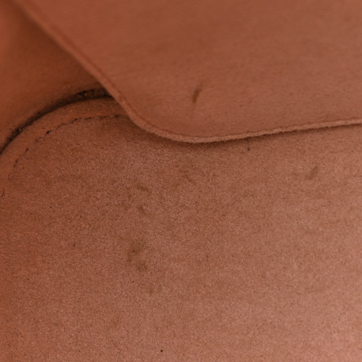 Calfskin Lockme Bucket Prune