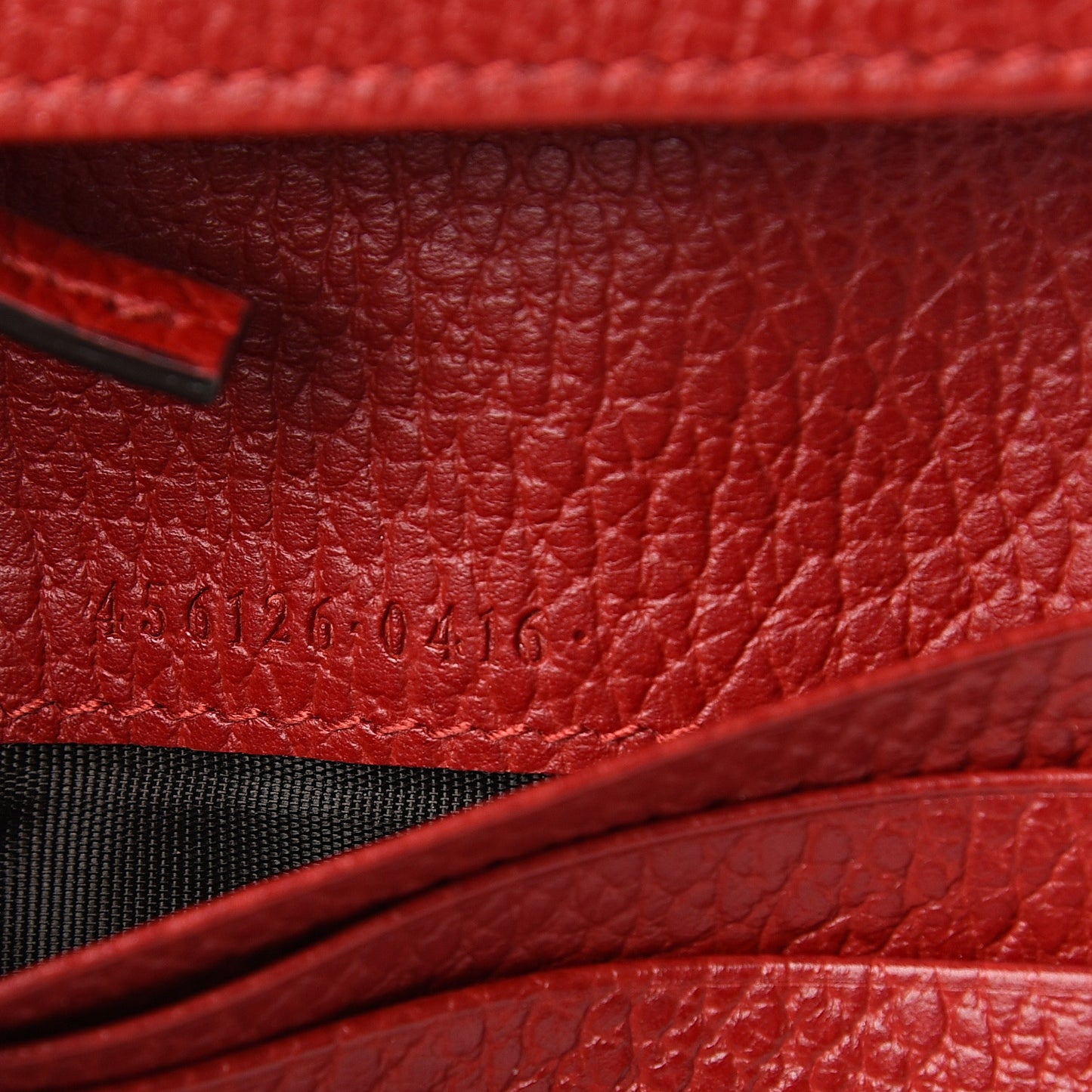 Pebbled Calfskin GG Marmont Card Case Hibiscus Red