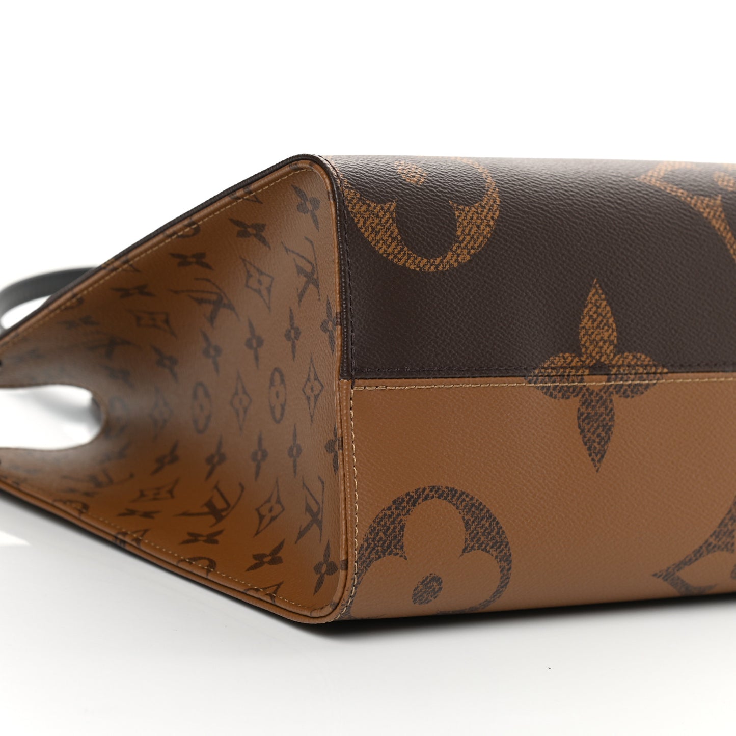 Reverse Monogram Giant Onthego MM