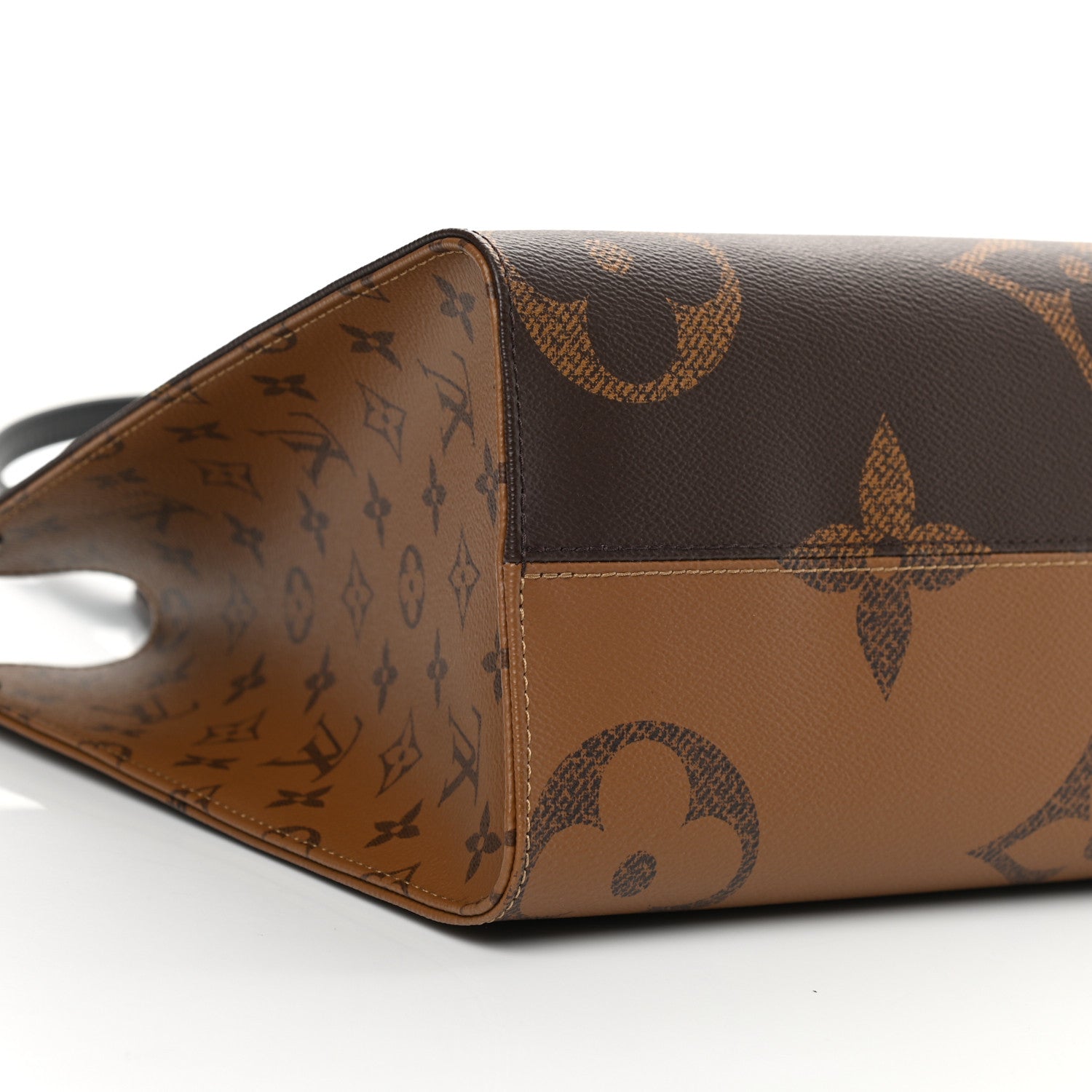Louis Vuitton Reverse Monogram Giant Onthego MM 9 of 10