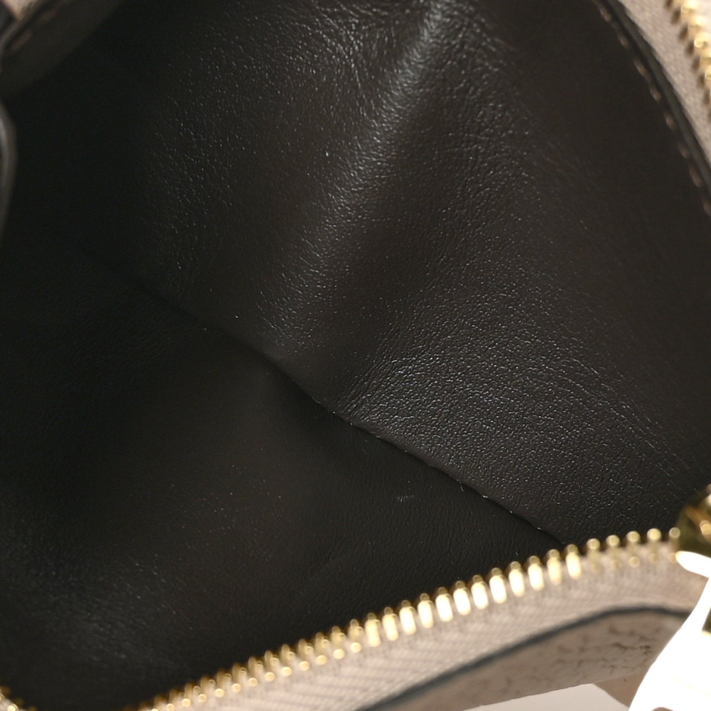 Taurillon Capucines Compact Wallet Galet