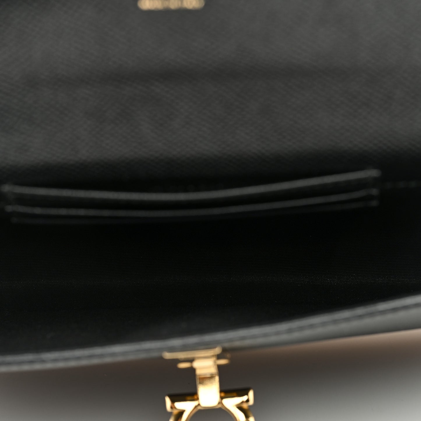 Pebbled Calfskin Gancio Wallet On Chain Black