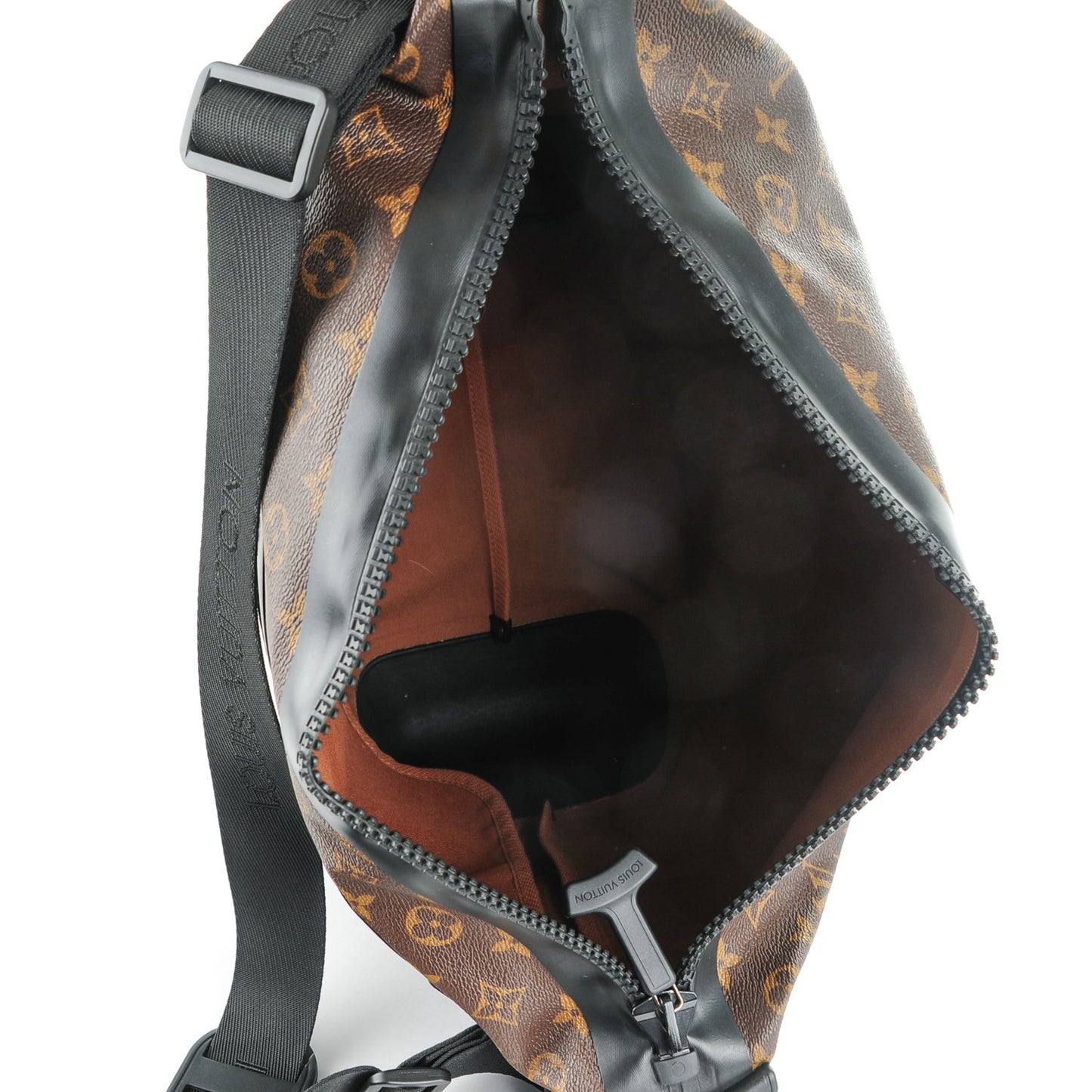 Monogram Messenger Voyage Waterproof