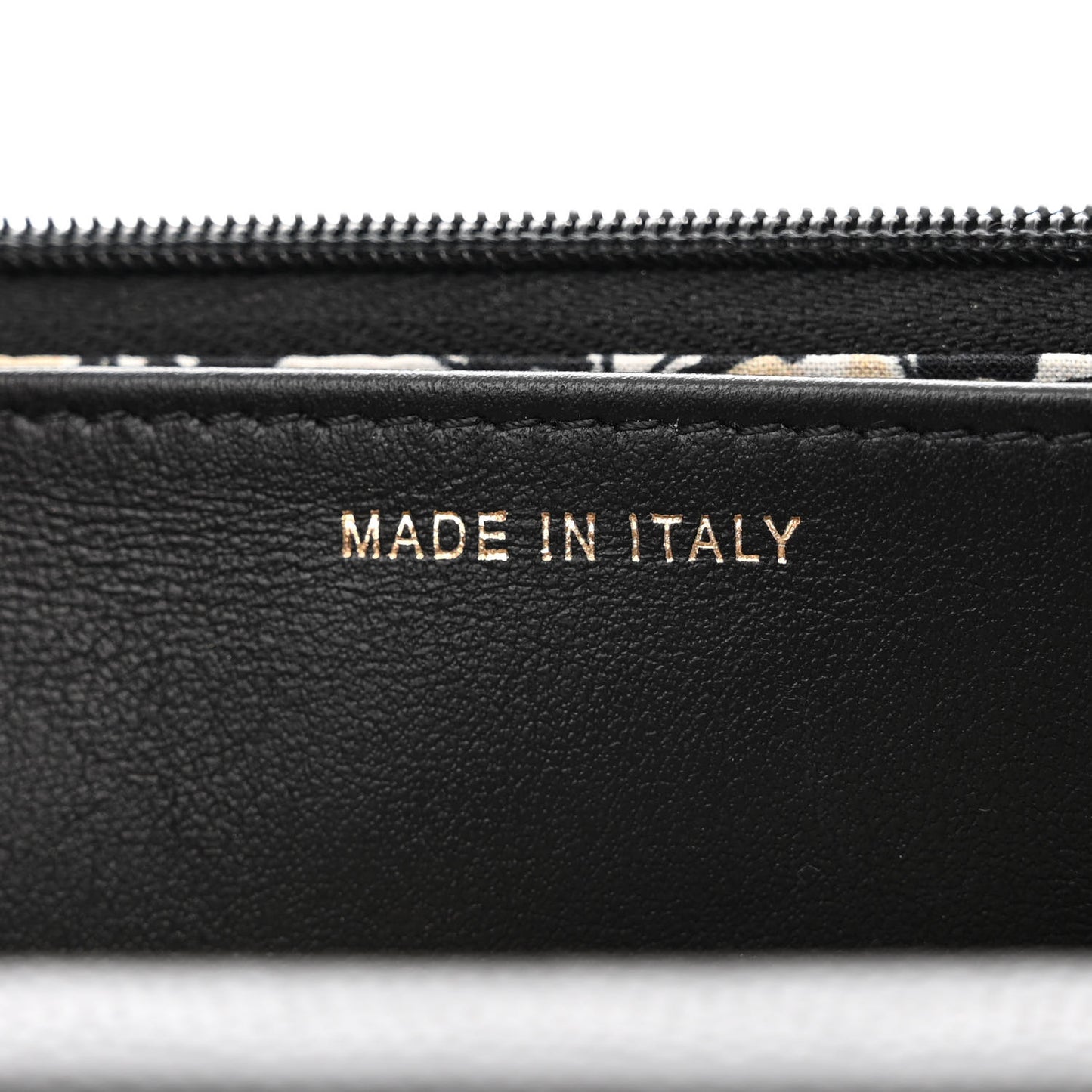 Caviar Quilted Striated CC Wallet On Chain WOC Black