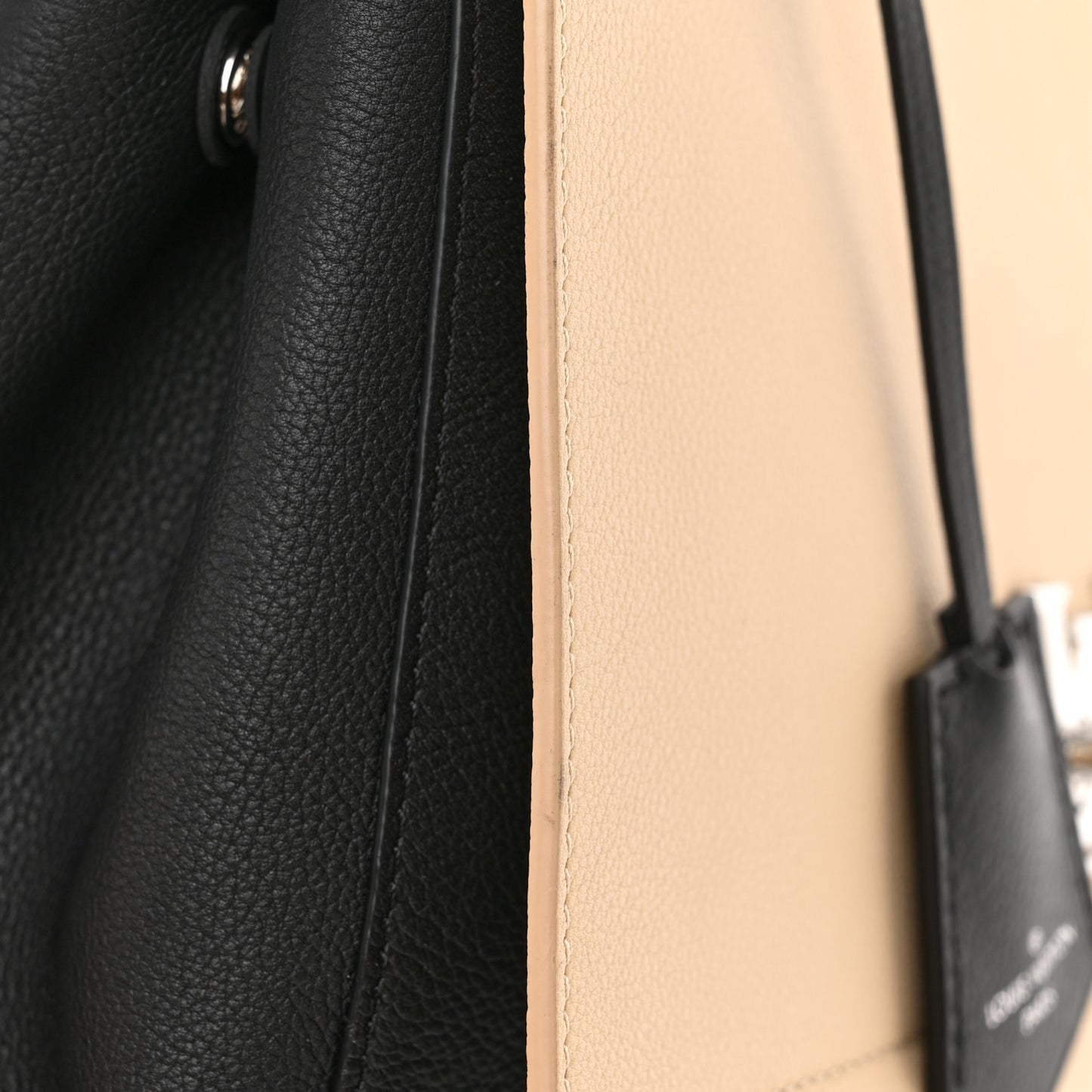 Soft Calfskin Lockme II Top Handle Vanille Black