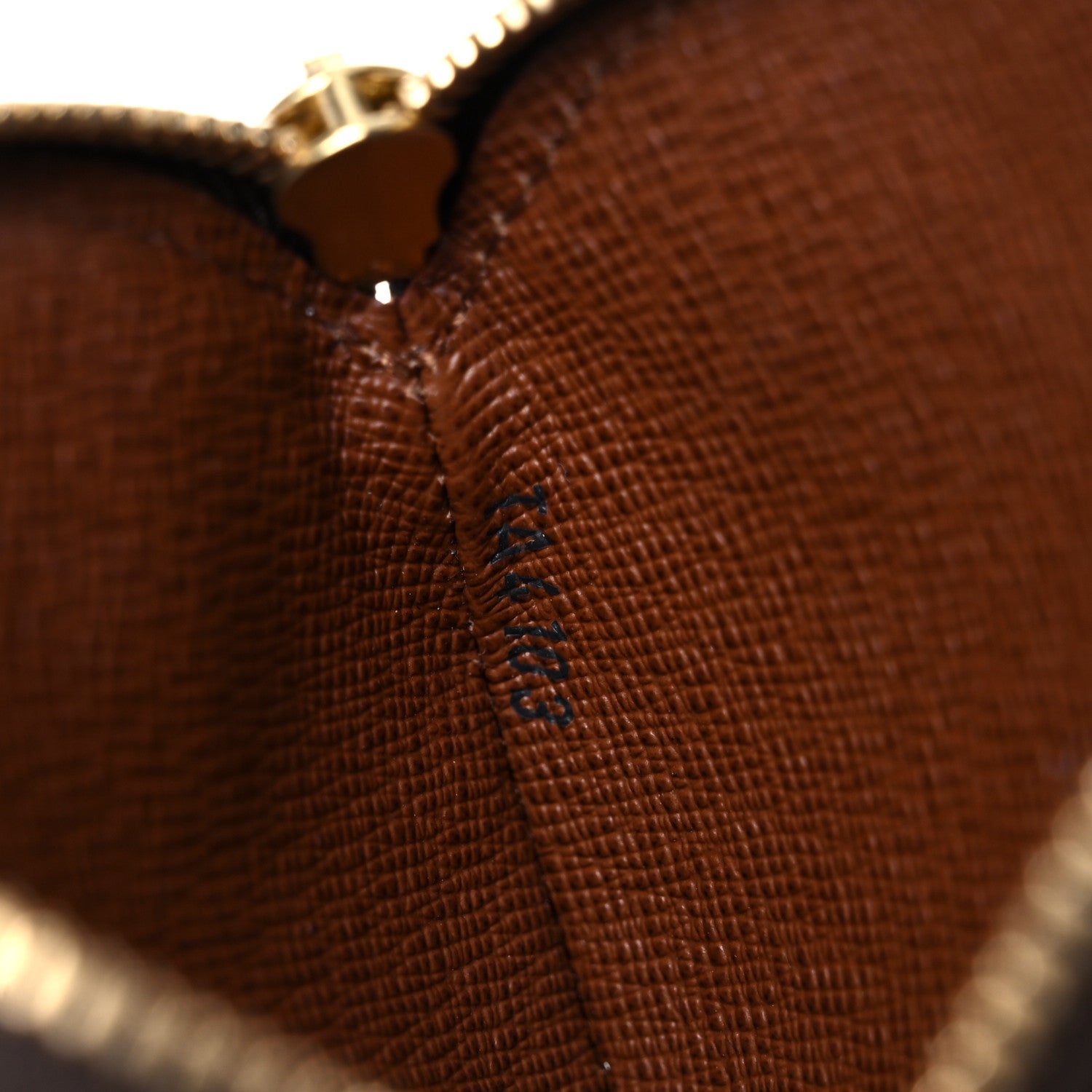 Louis Vuitton Monogram Round Coin Purse 7 of 10