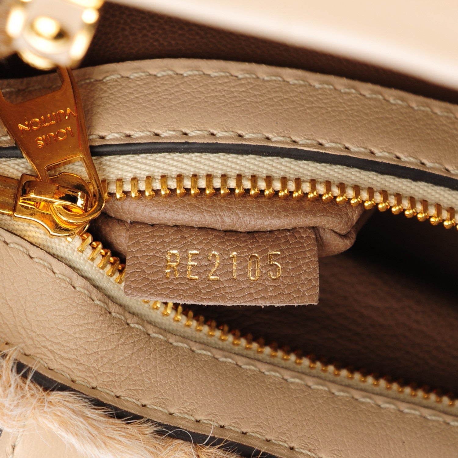 Louis Vuitton Astrakhan Capucines BB Dune 7 of 7