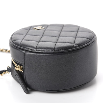 Chanel Iridescent Lambskin Quilted Pearl Round Clutch With Chain Black 4 of 11