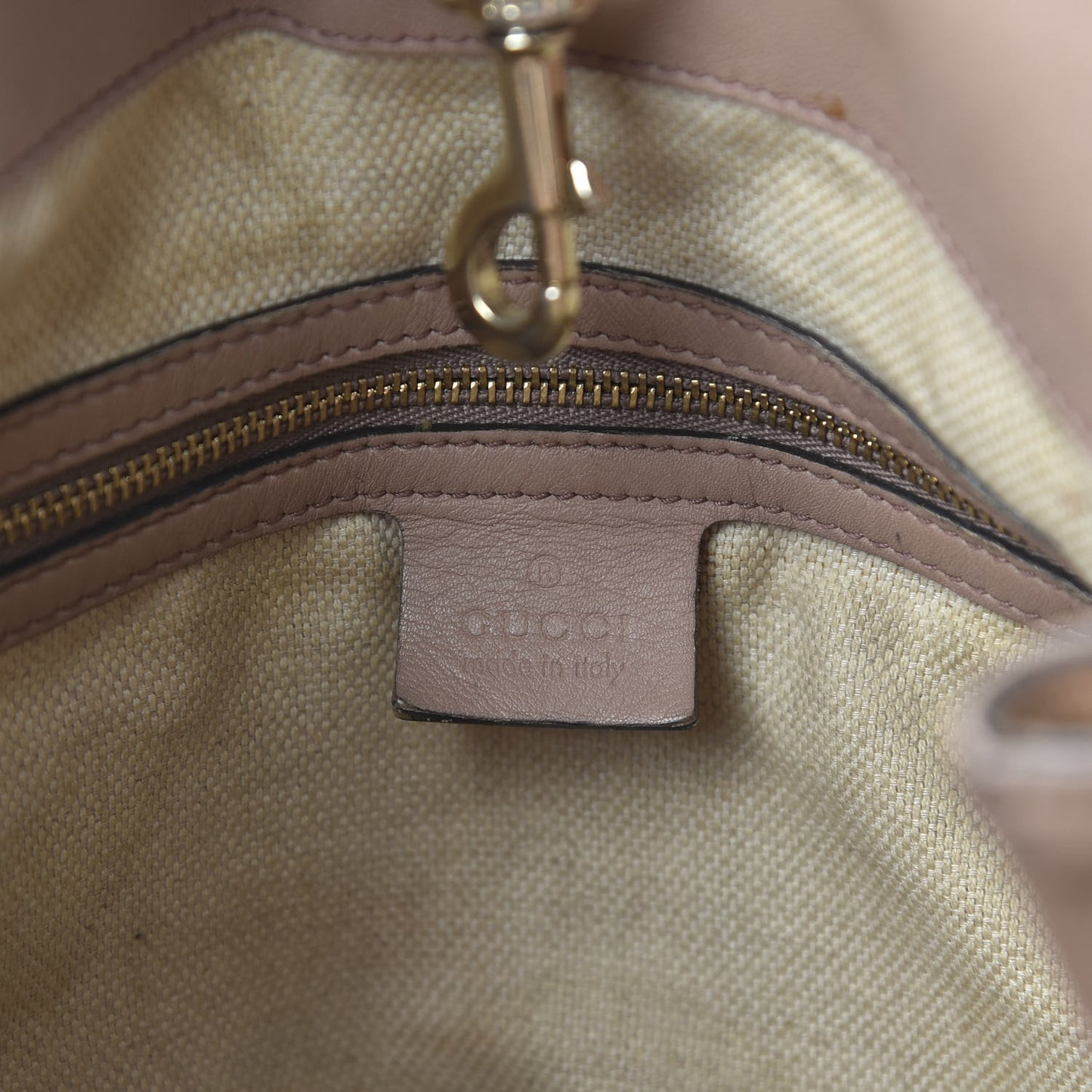 Patent Medium Soho Chain Shoulder Bag Dark Cipria