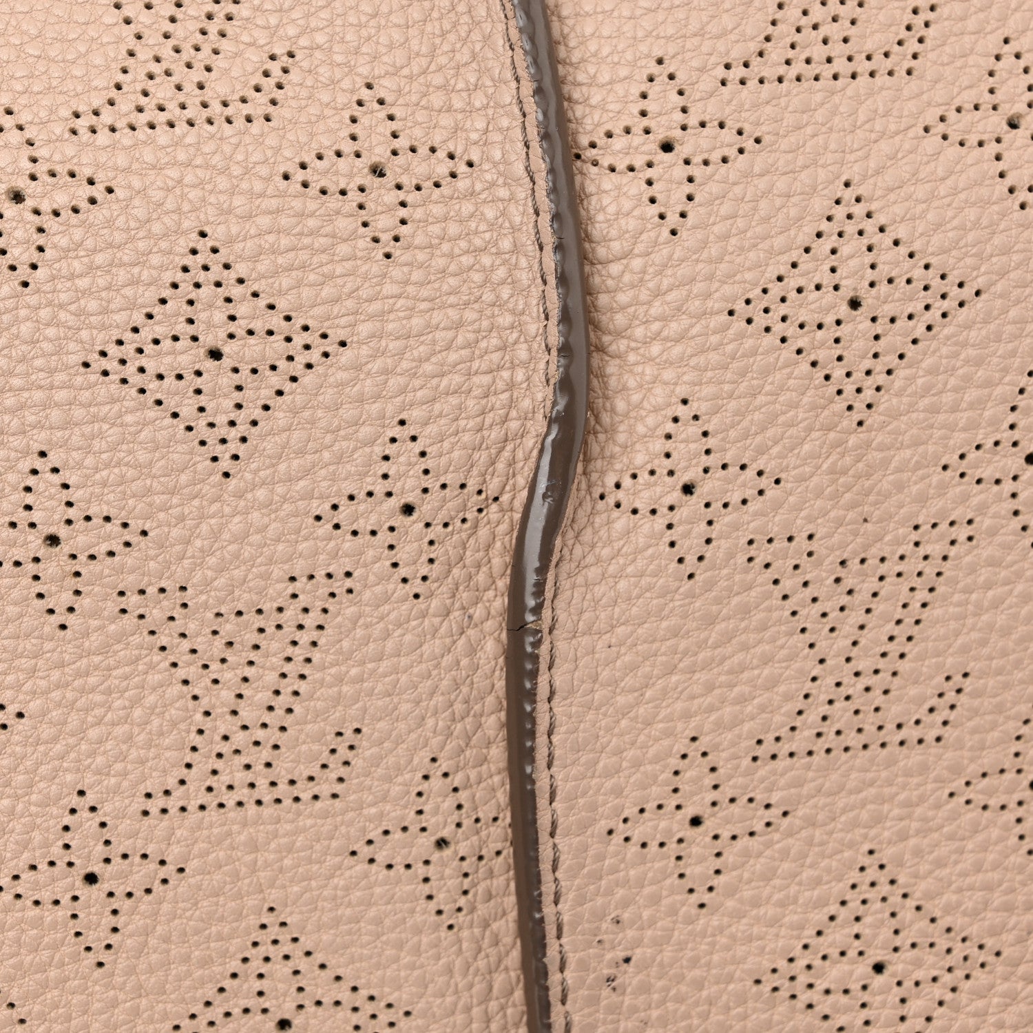 Louis Vuitton Mahina Selene MM Sandy 18 of 18
