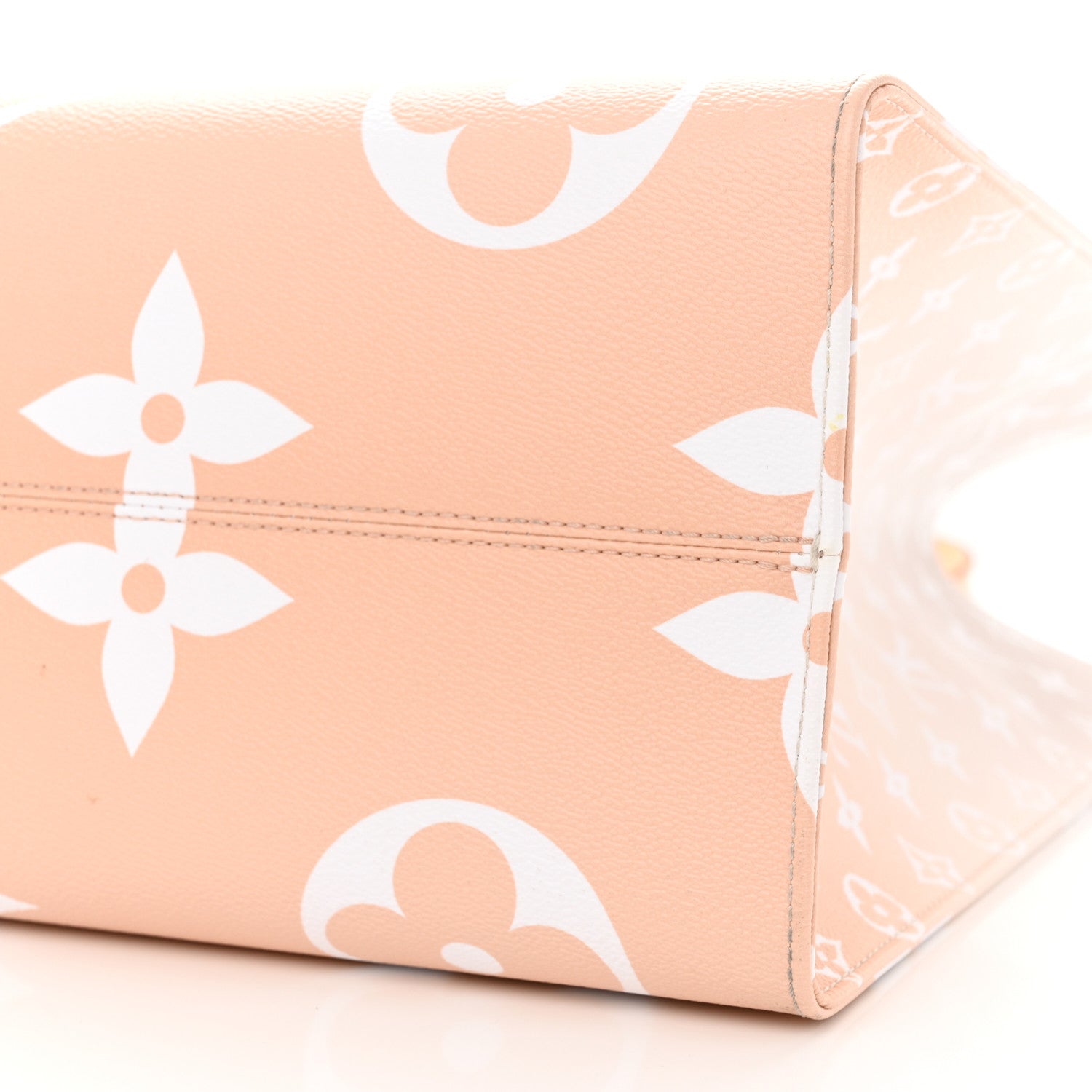 Louis Vuitton Monogram Giant By The Pool OnTheGo GM Brume 9 of 14