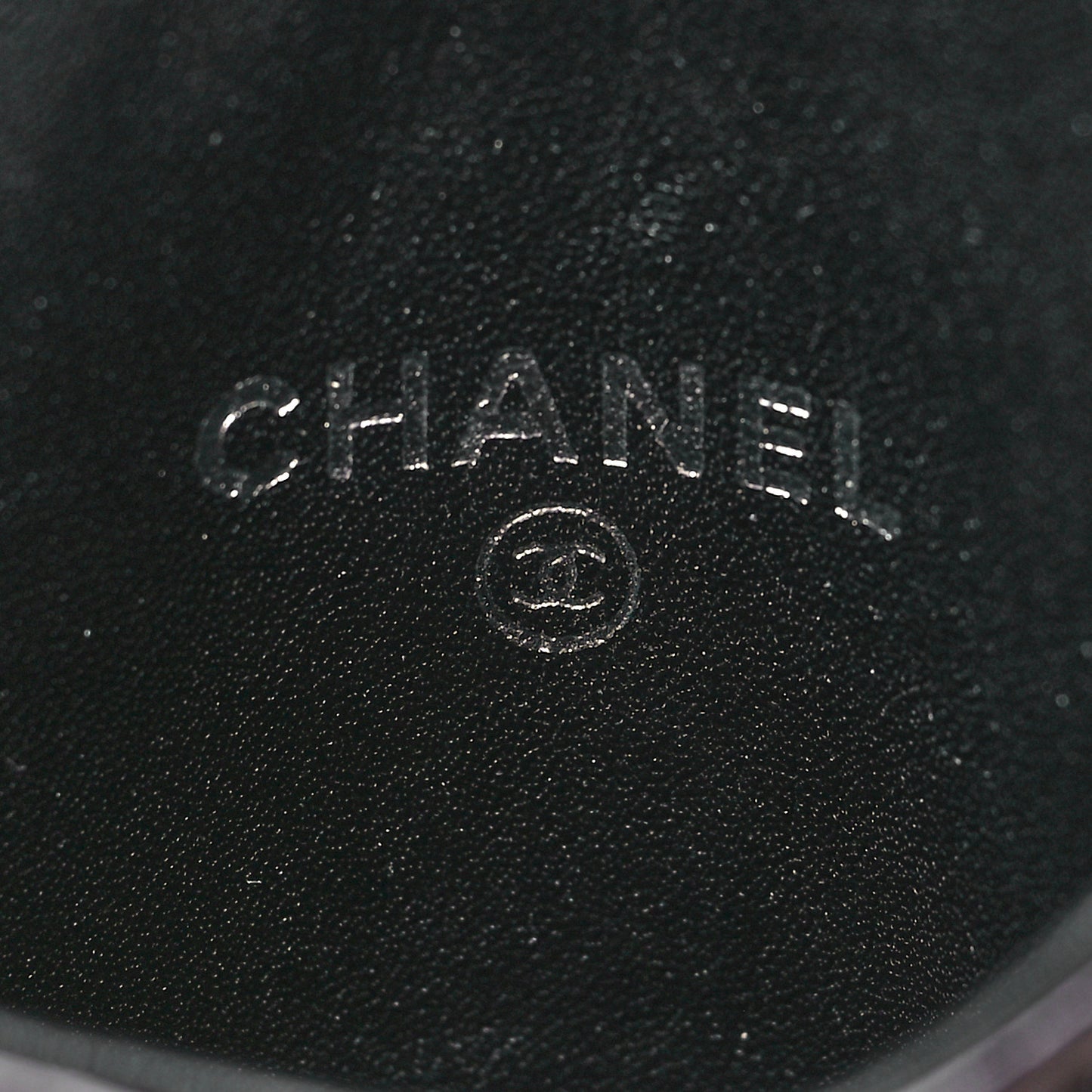 Patent Quilted Brilliant Vertical Card Holder Black