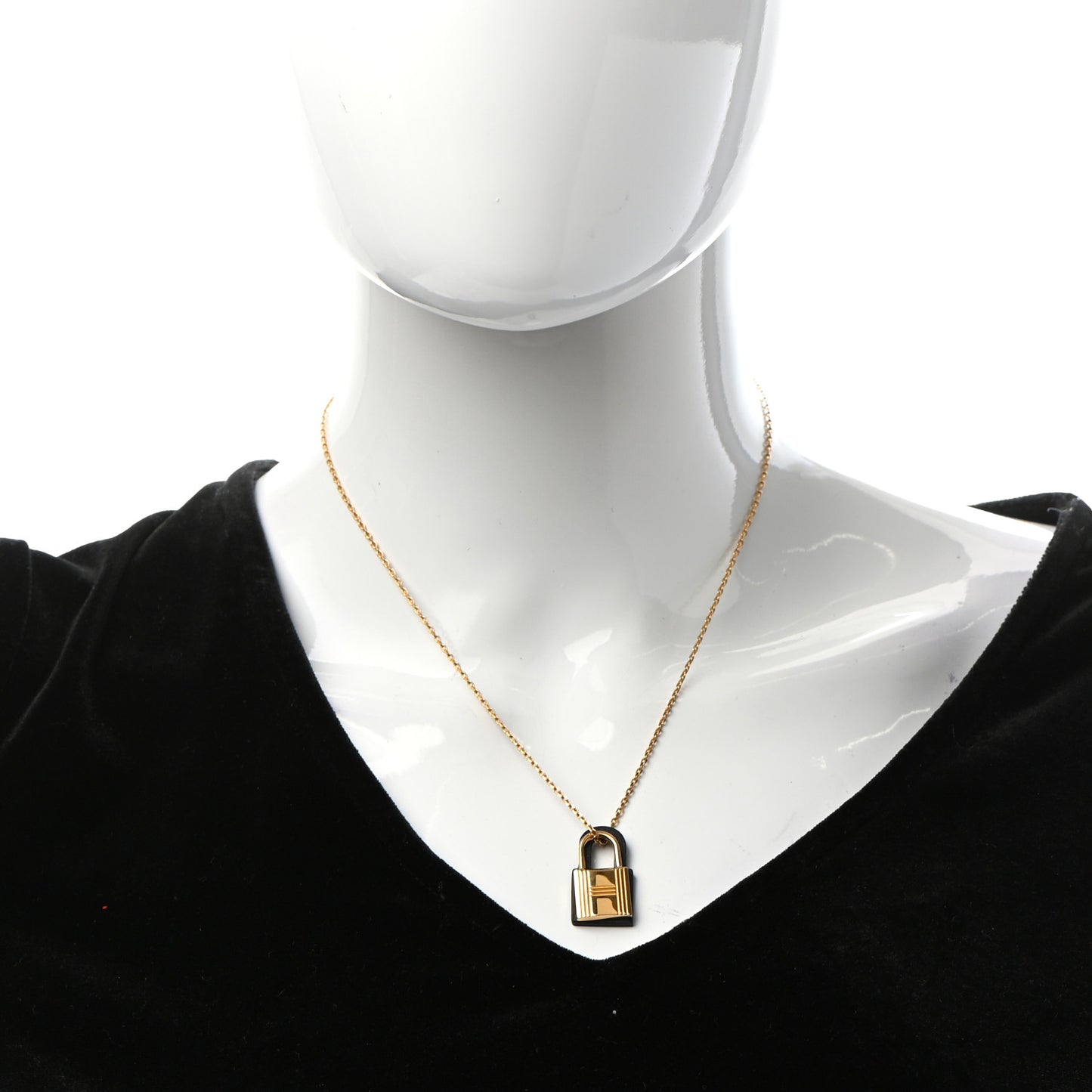 Swift Small O'Kelly Pendant Necklace Black