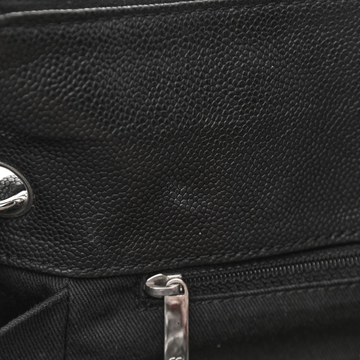 Caviar Diagonal Ligne Tote Black