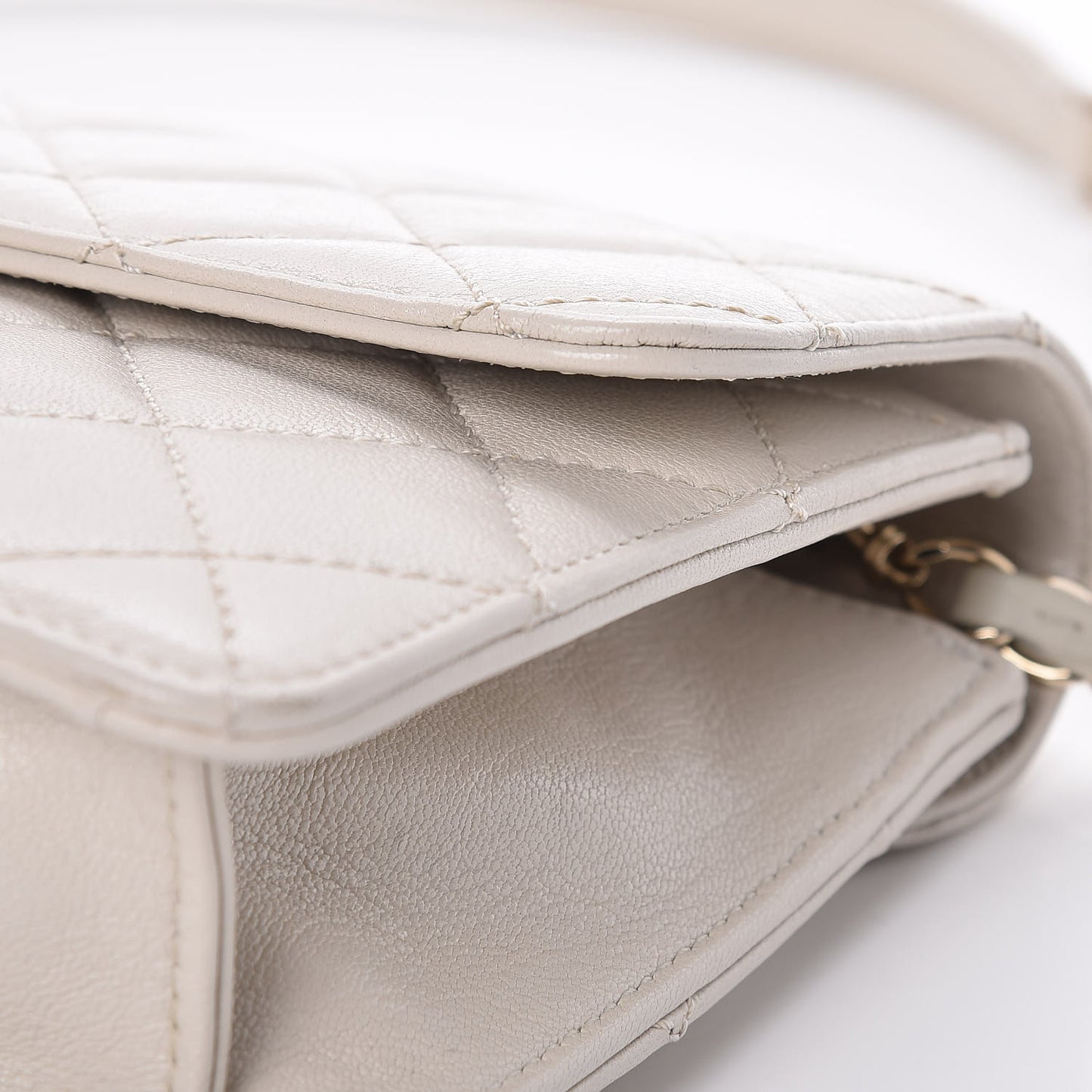 Sheepskin Quilted Small Beauty Lock Flap White