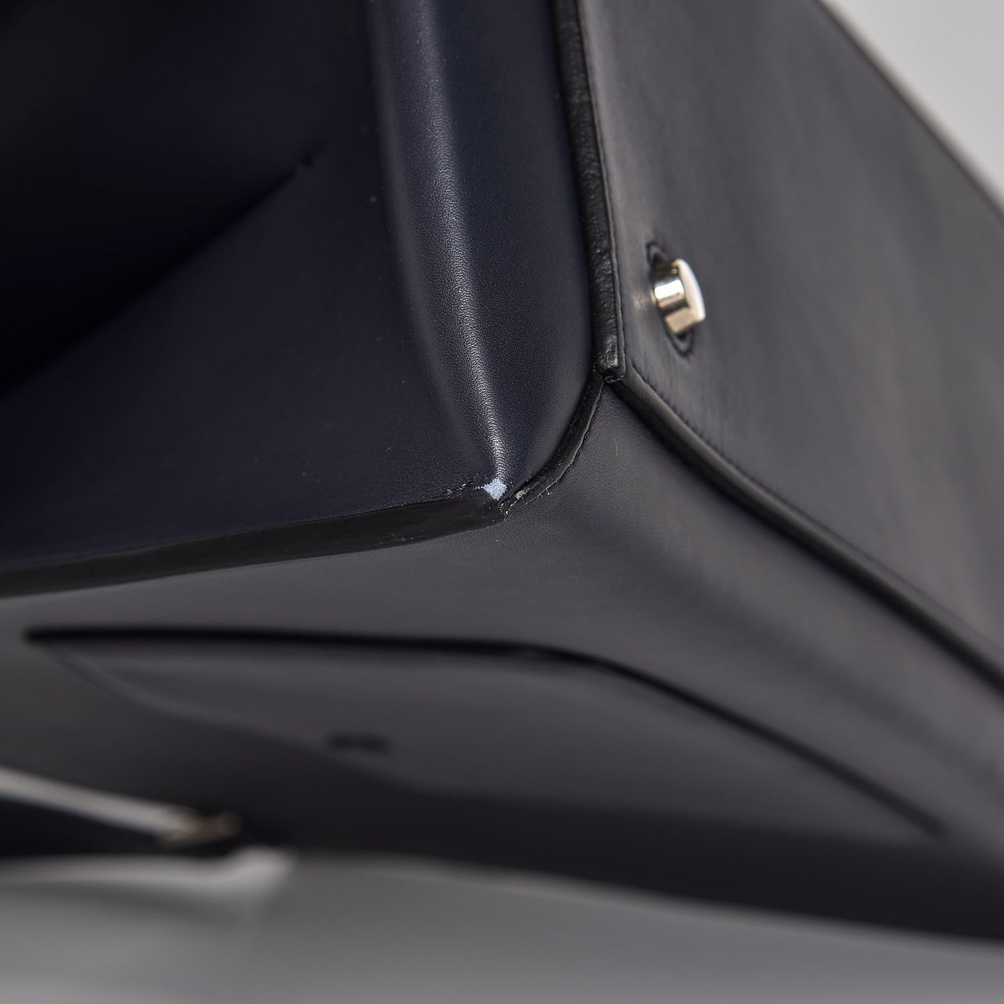 Grained Calfskin Medium Bi-Color Edge Shoulder Bag Indigo Black