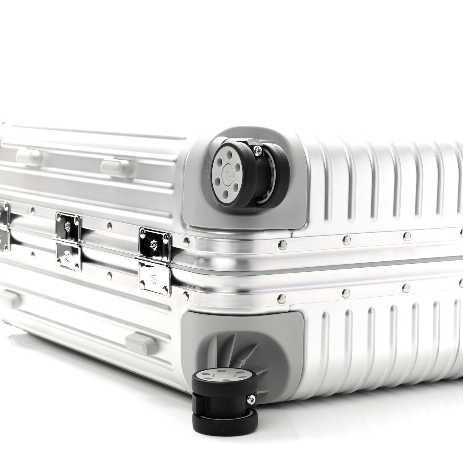 Rimowa Aluminum Original Cabin Silver 8 of 9