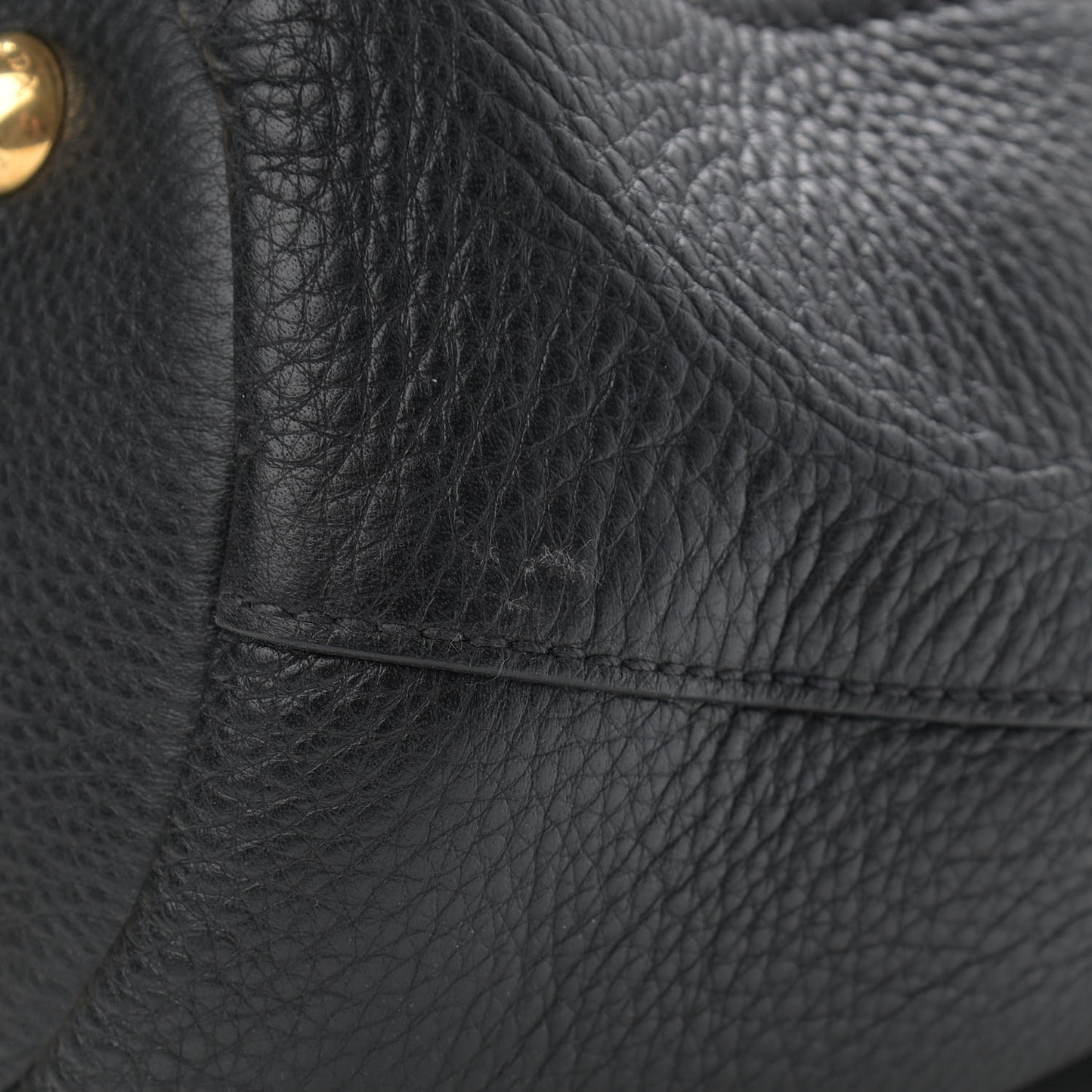 Vitello Phenix Shoulder Bag Black