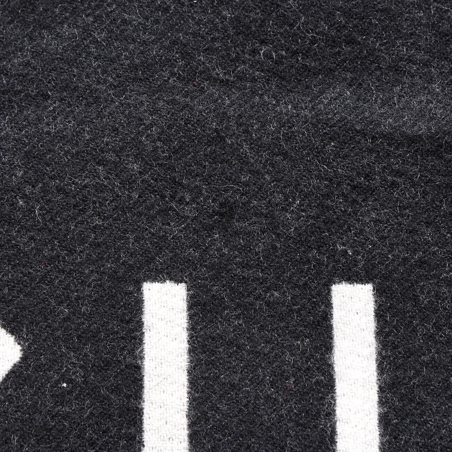 Wool Knit Wolf Scarf Black