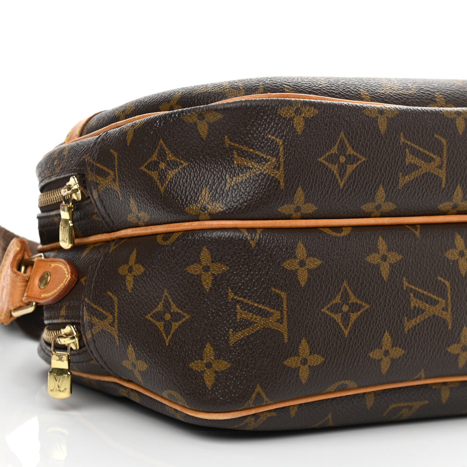 Louis Vuitton Monogram Reporter PM 9 of 12