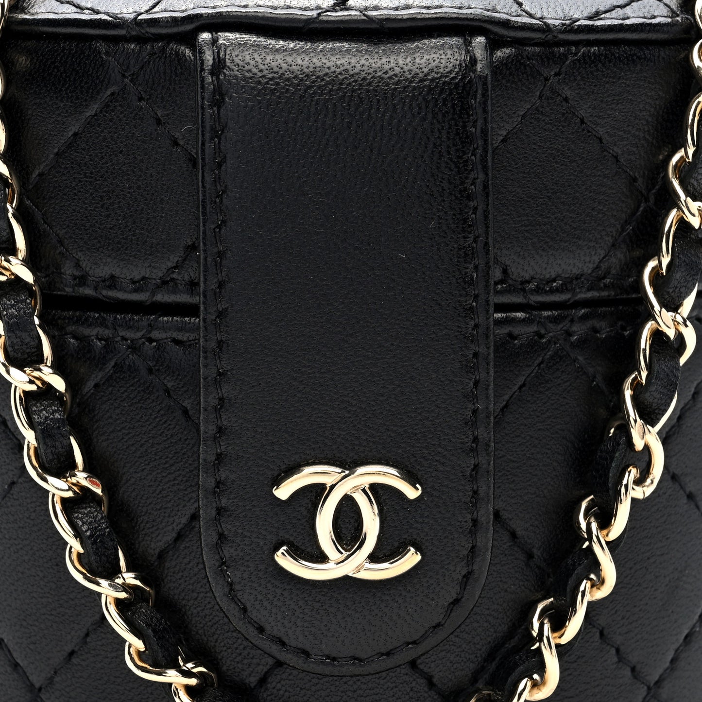 Lambskin Quilted Mini Round Vanity Case With Chain Black