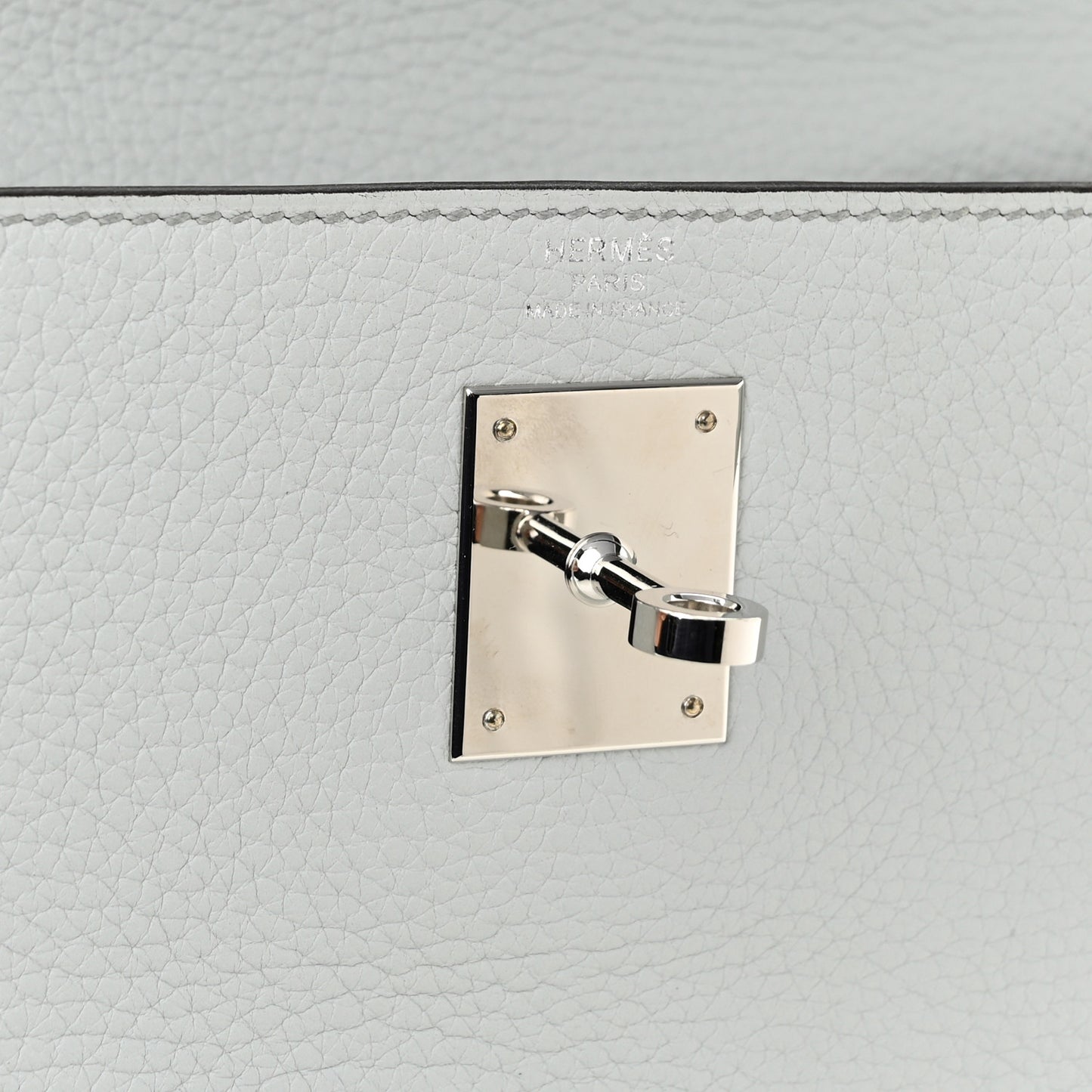 Togo Kelly Retourne 28 Bleu Pale