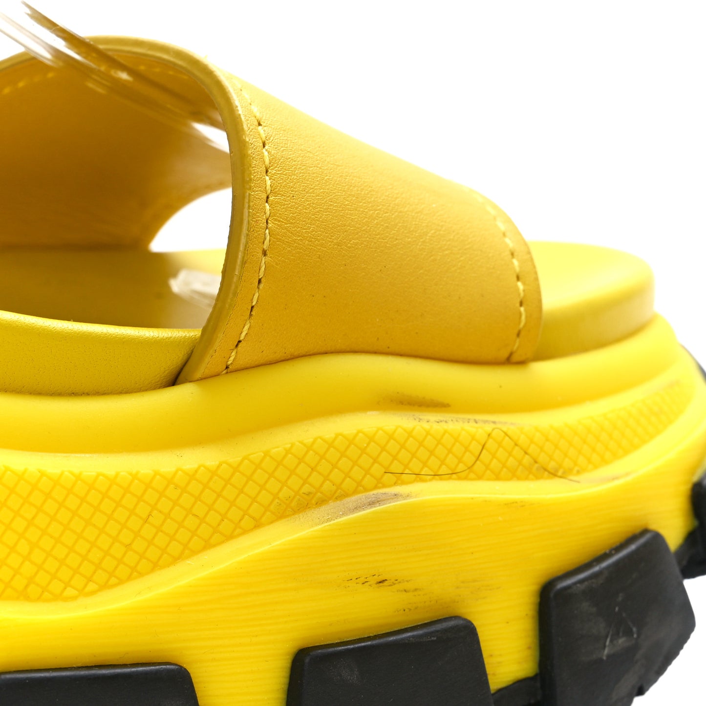 Brushed Calfskin Monolith Pegasus Thunder Sandals 38 Yellow Black